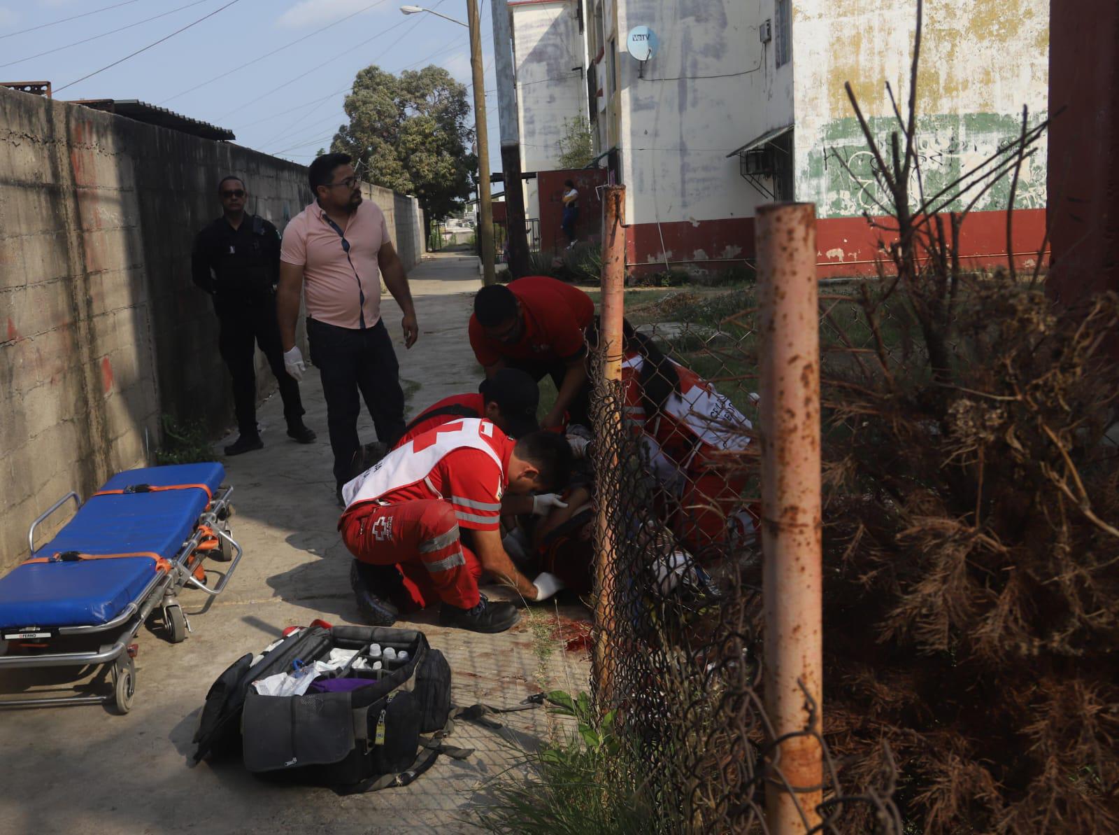 $!Cae joven desde un cuarto piso en El Conchi, en Mazatlán