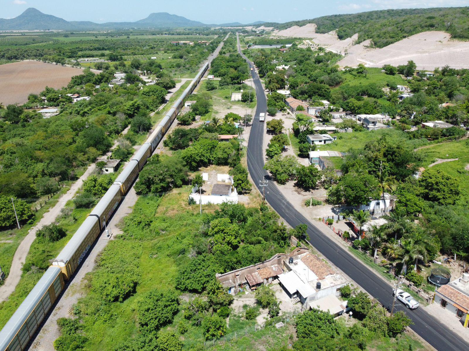 $!Supervisan autoridades avance en rehabilitación de carretera Agua Verde en Rosario