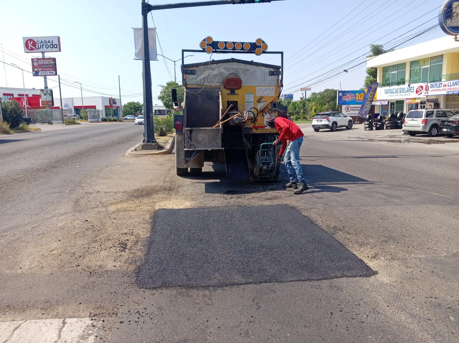 $!Realizan trabajos de bacheo en vialidades de varios sectores de Culiacán