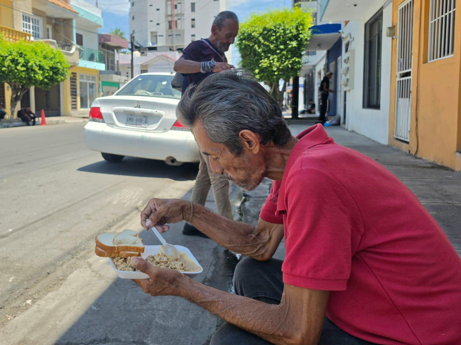 $!Comedor Humanitario reparte alimento y esperanza a más de mil personas cada mes en Mazatlán
