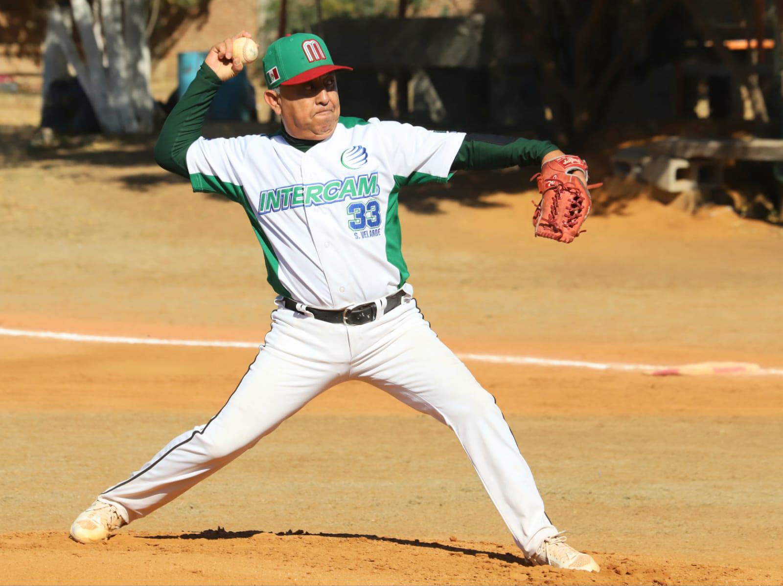 $!Familia Kelly pierde su calidad de invicto en Liga Meseros