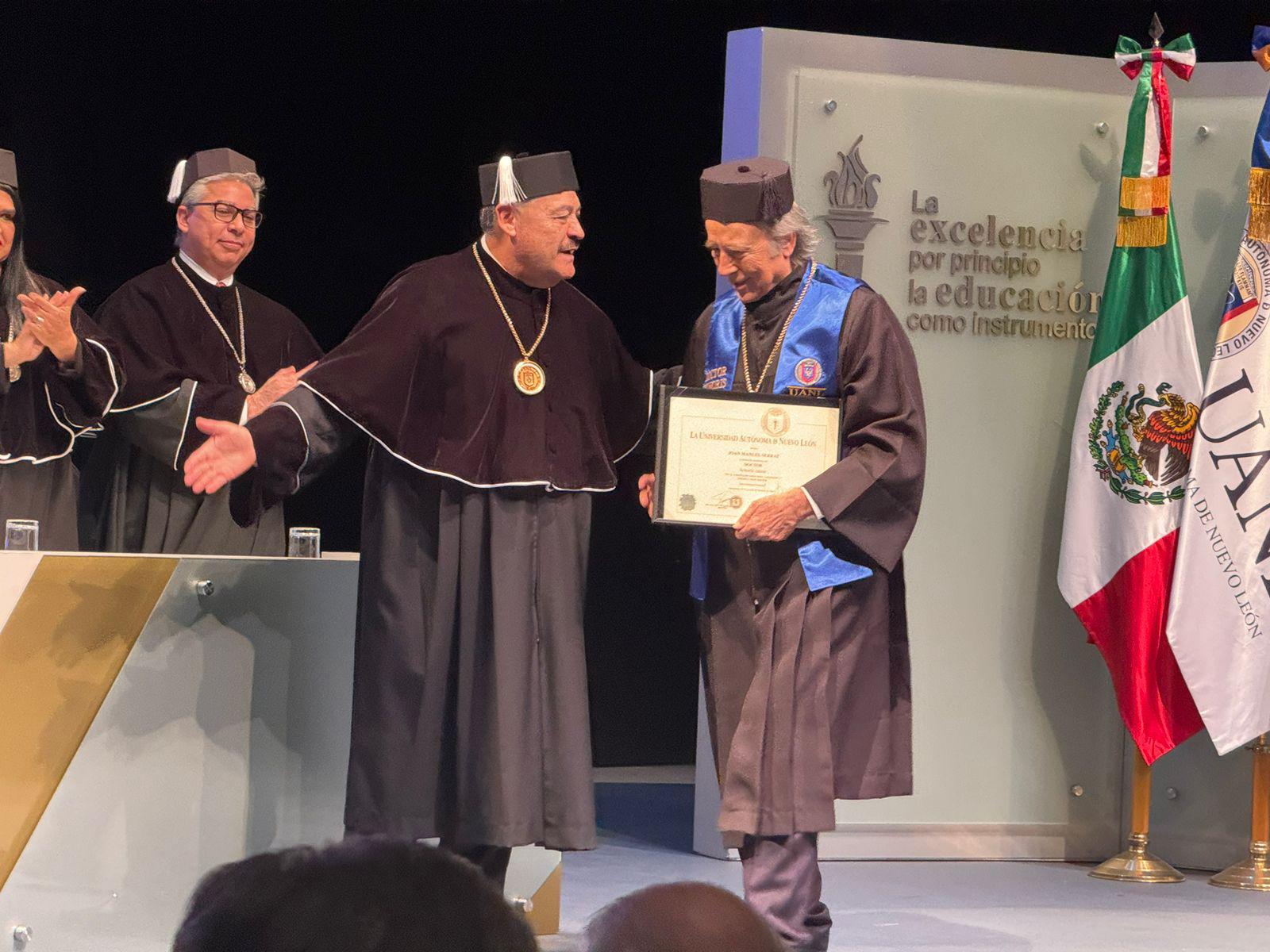 $!Recibe Joan Manuel Serrat Doctor Honoris Causa en Monterrey