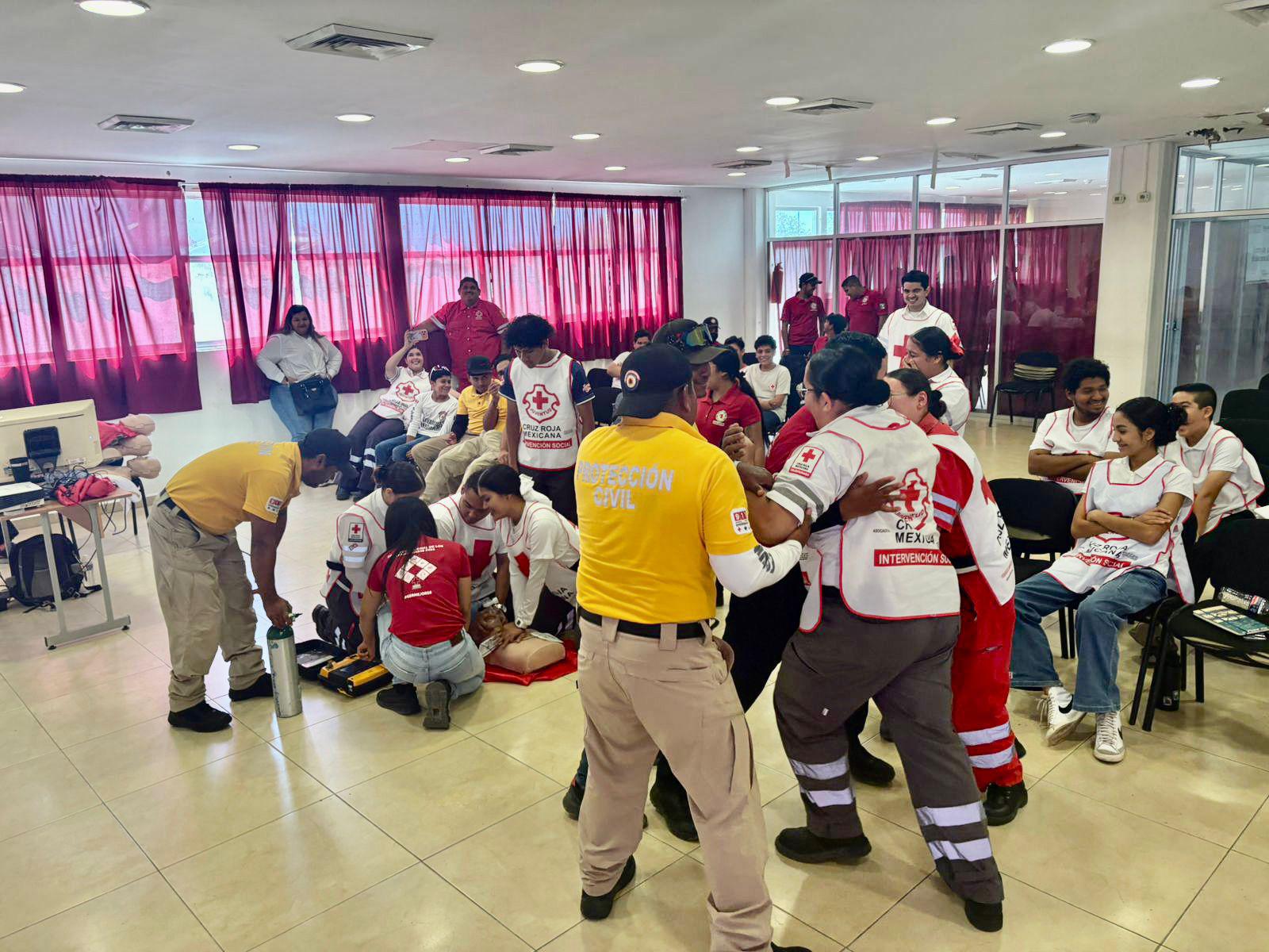 $!Capacitan a personal de Cruz Roja para operativo de Semana Santa