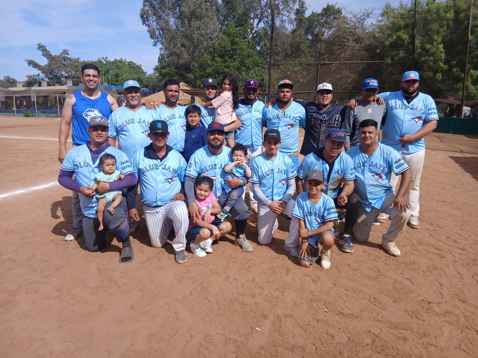$!Frutería San Carlos es campeón absoluto de Liga Dominical, en Club Polluelos