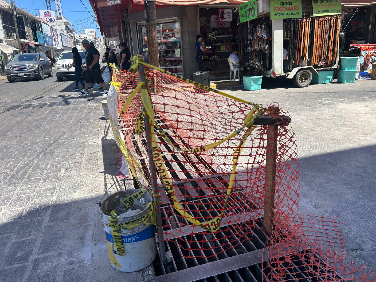$!Cierre vial en tramo de avenida Aquiles Serdán, en Mazatlán, causa confusión en usuarios y camioneros