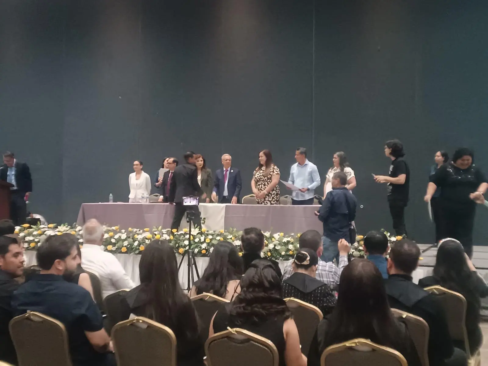 $!Reciben docentes de la UPES títulos de Maestría y Doctorado en ceremonia de graduación