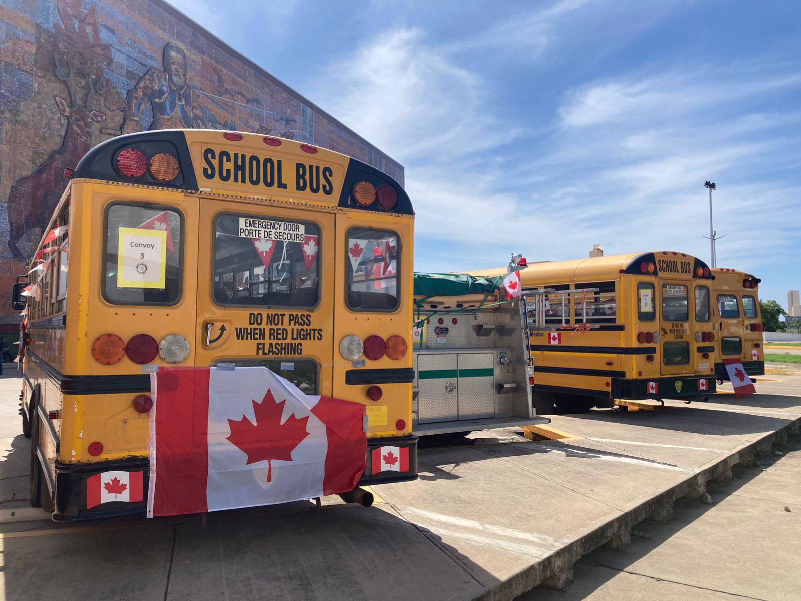 $!Entregan rotarios canadienses siete unidades y equipo táctico en Mazatlán