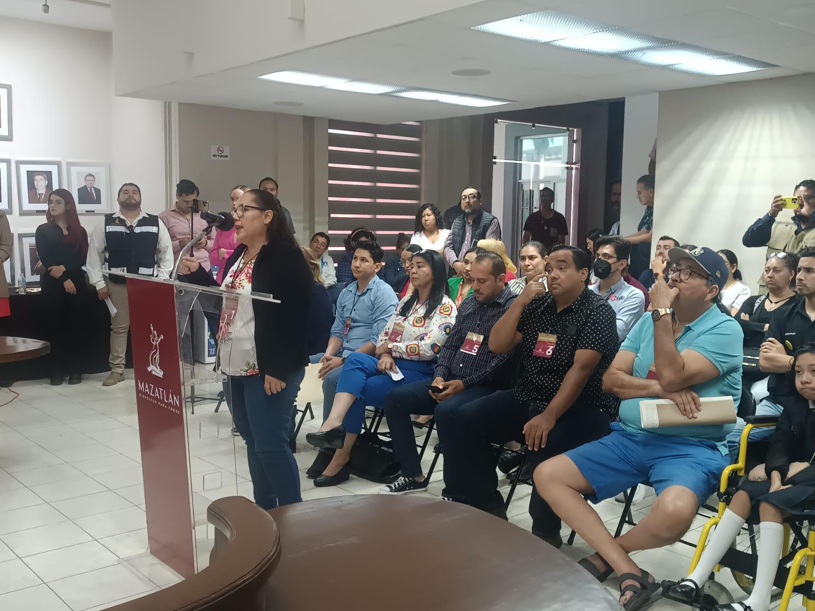 $!Pavimentación de calles, obras en escuelas y un Polideportivo, piden ciudadanos en Cabildo Abierto de Mazatlán