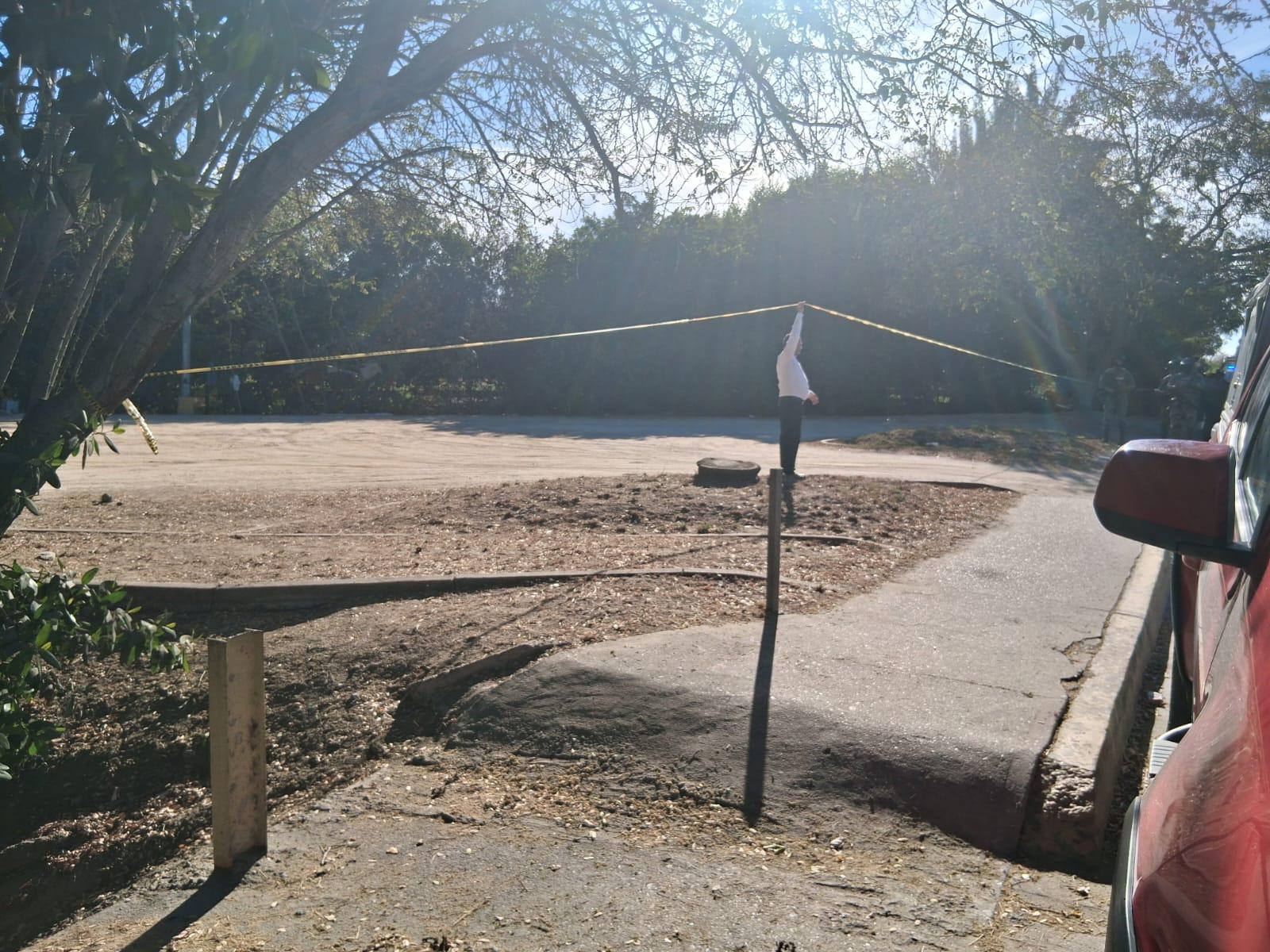 $!Localizan cuerpo sin vida y emplayado en el parque de las avenidas Grijalva y Juan Pablo II, en Mazatlán