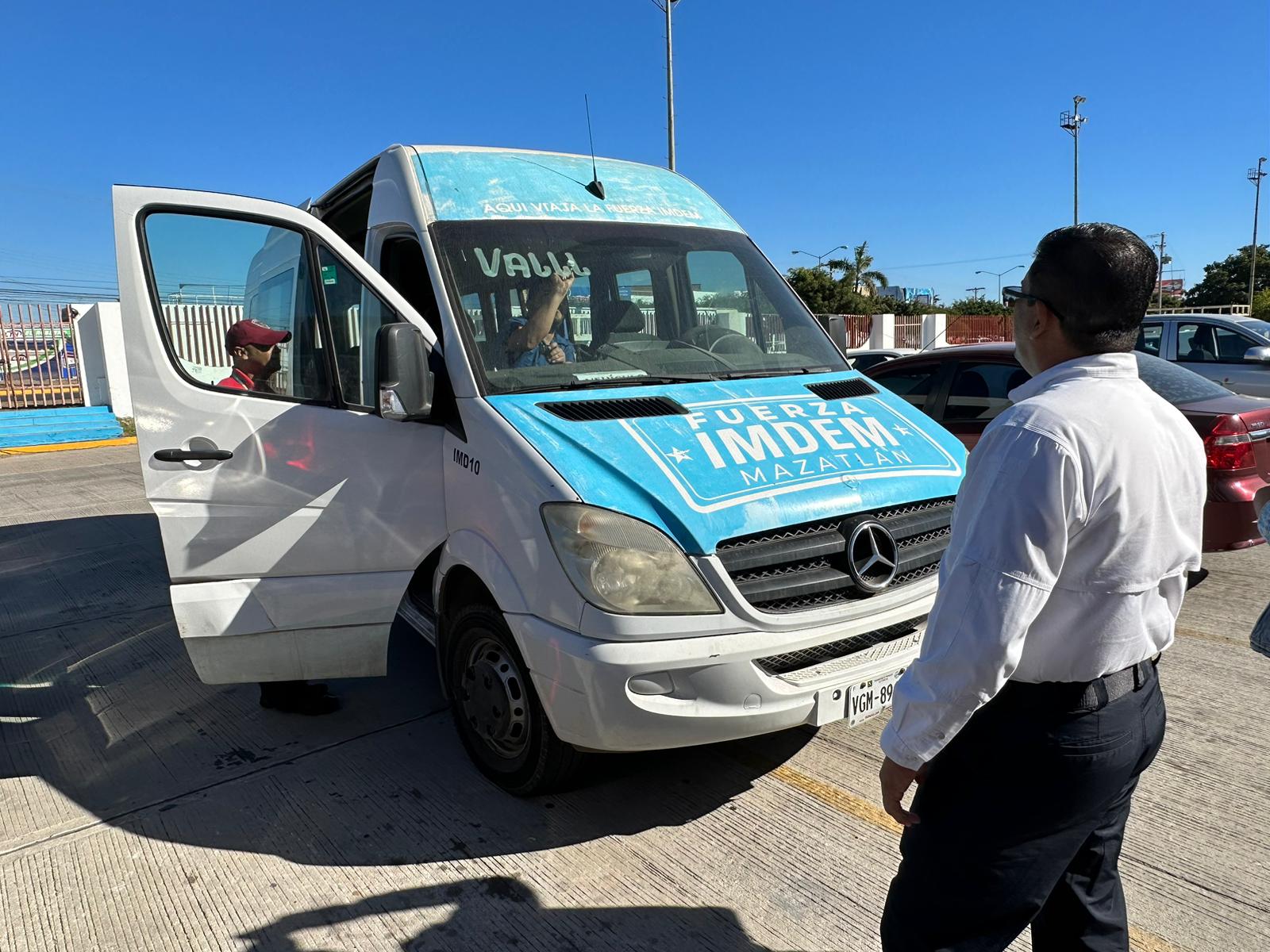 $!Suspenden transporte público en Mazatlán tras la violencia; Comuna presta servicio