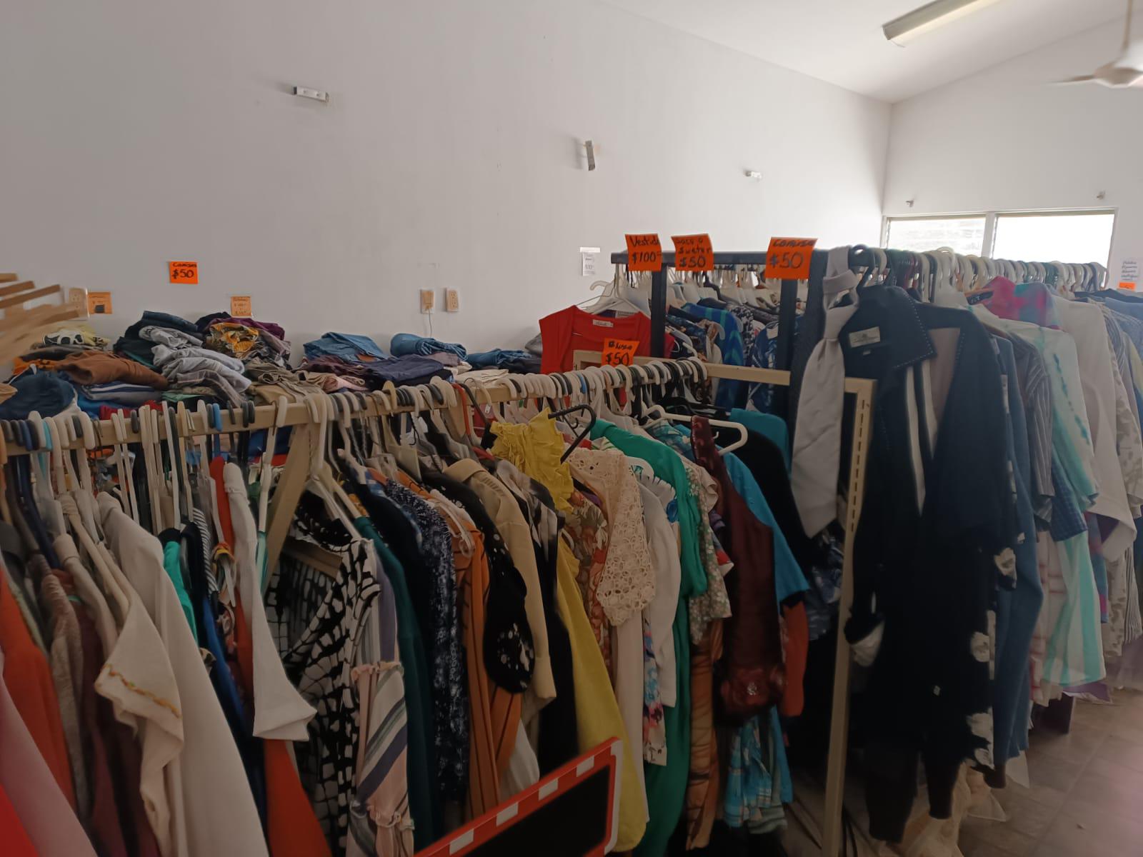 $!Realiza Cruz Roja Mazatlán su Gran Bazar mensual de ropa y accesorios