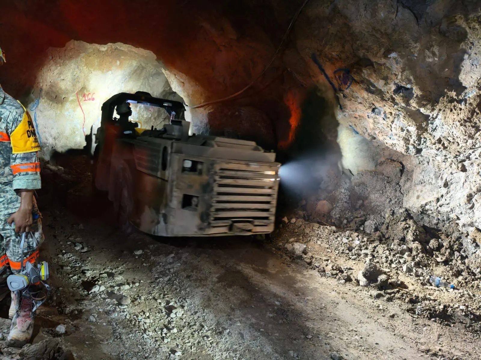 $!Buscan concluir tramo para avanzar hacia nuevas áreas de exploración en busca de Isidro en Rosario