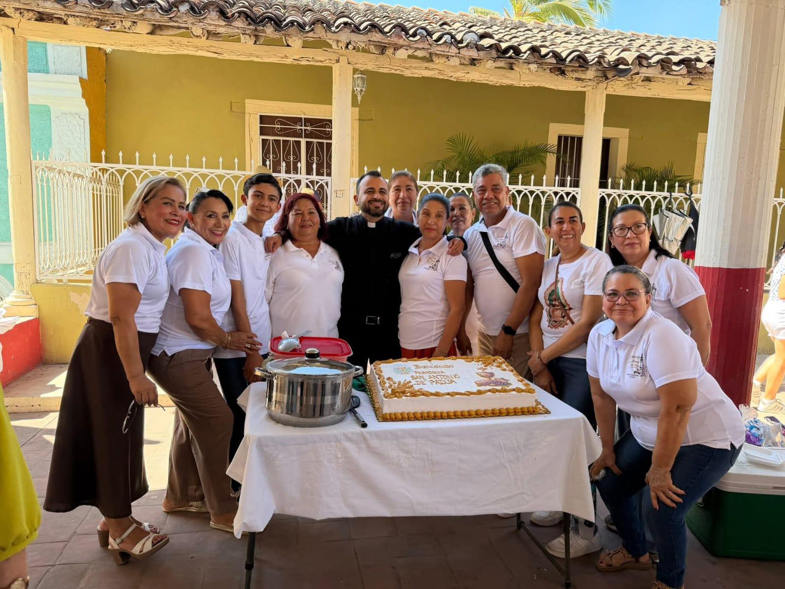 $!Dan bienvenida al Padre Armando Durán; asume el cargo de párroco de la iglesia de San Antonio en La Noria