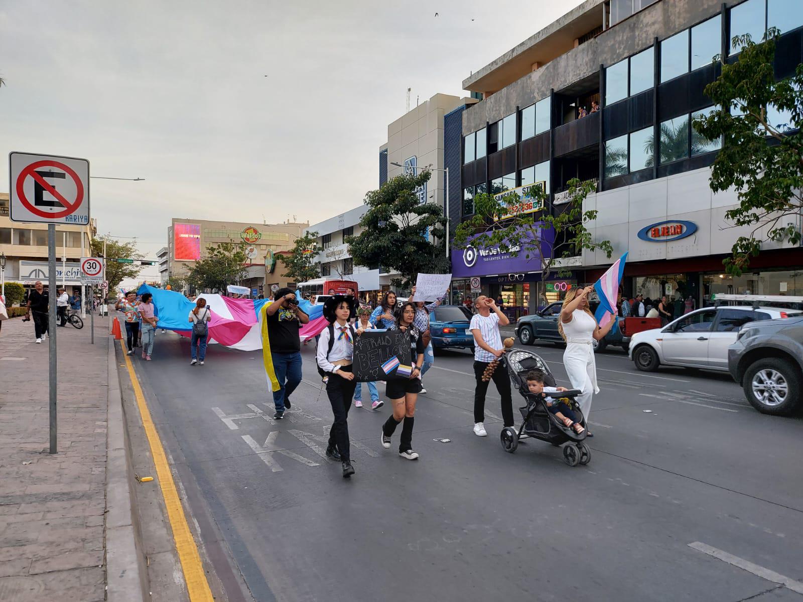 $!Realizan Primera Marcha de la Visibilidad Trans en Culiacán