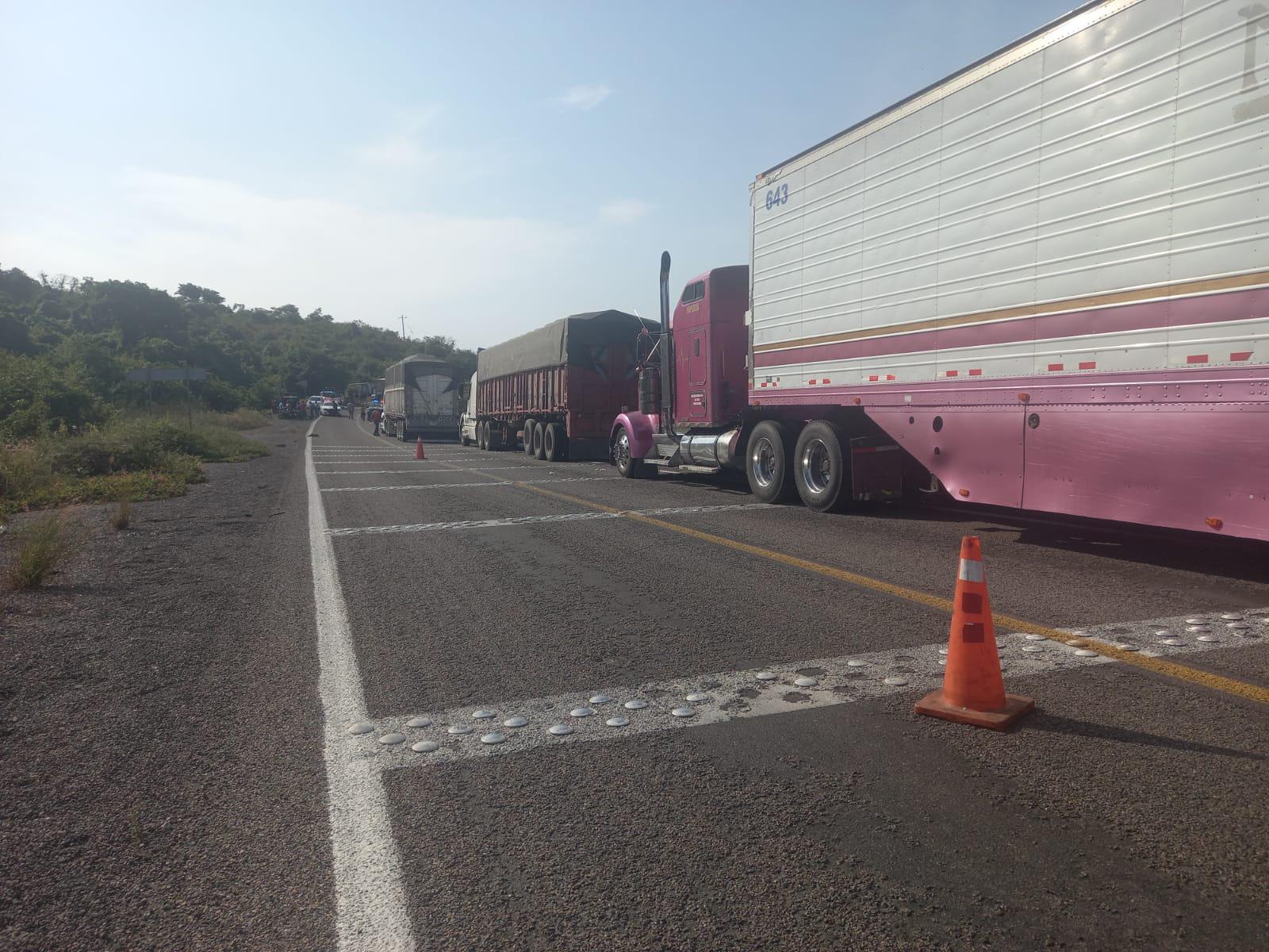 $!Cuatro personas mueren al sur de Escuinapa en accidente en La Muralla