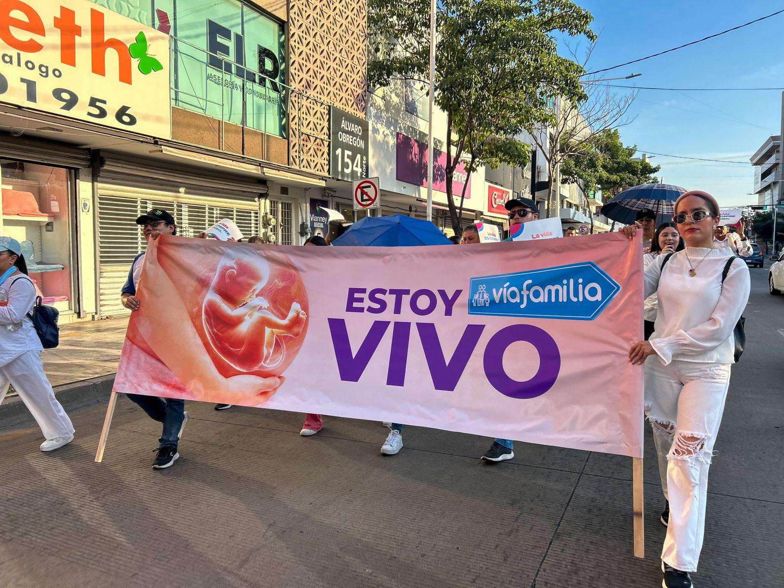 $!Marchan en Culiacán en defensa de los no nacidos