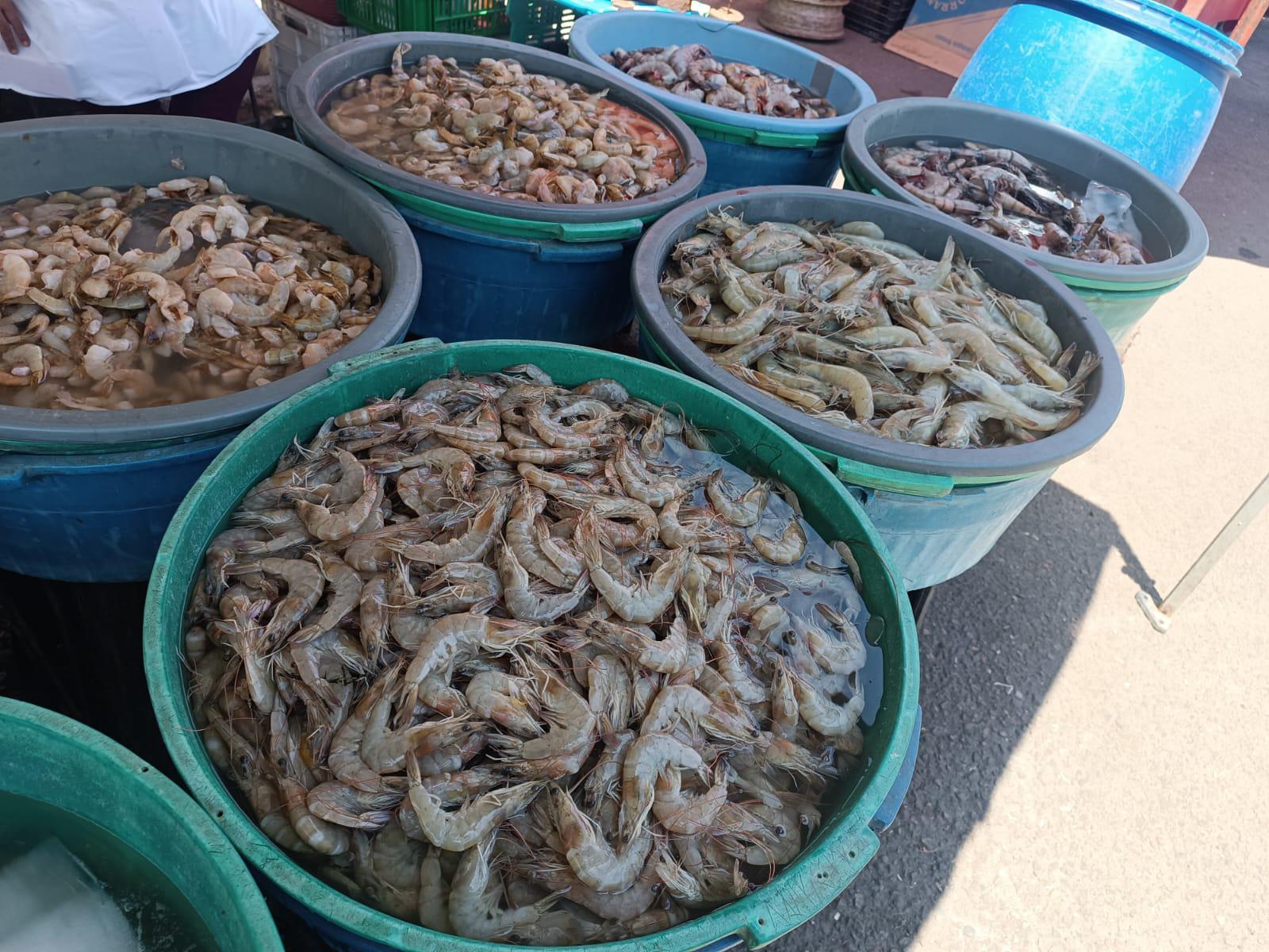 $!Mejora la venta de camarón con las ‘changueras’, pero sin compararse al año pasado, señalan comerciantes