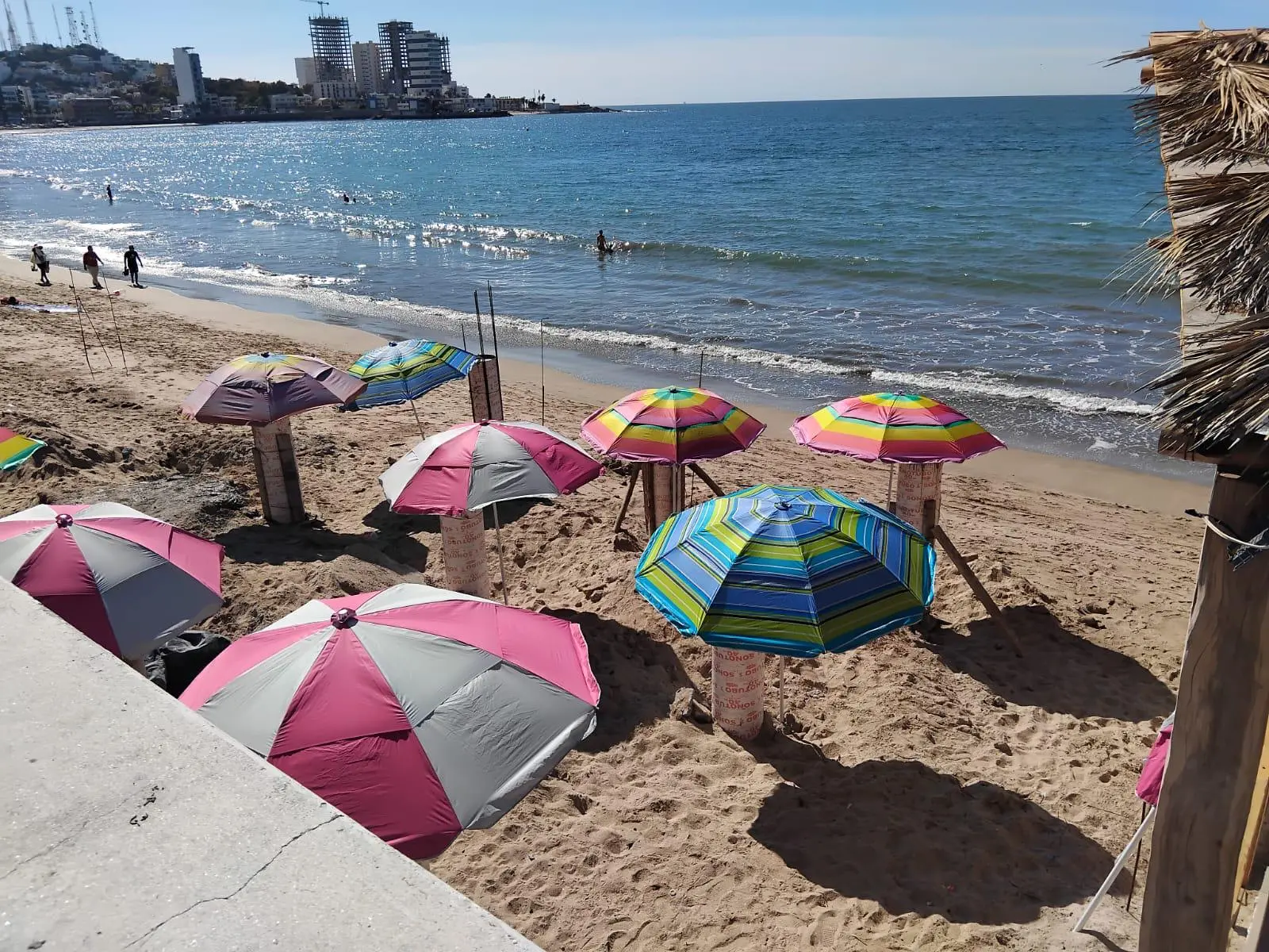 $!Suspenden obra que se realizaba en plena playa de Mazatlán