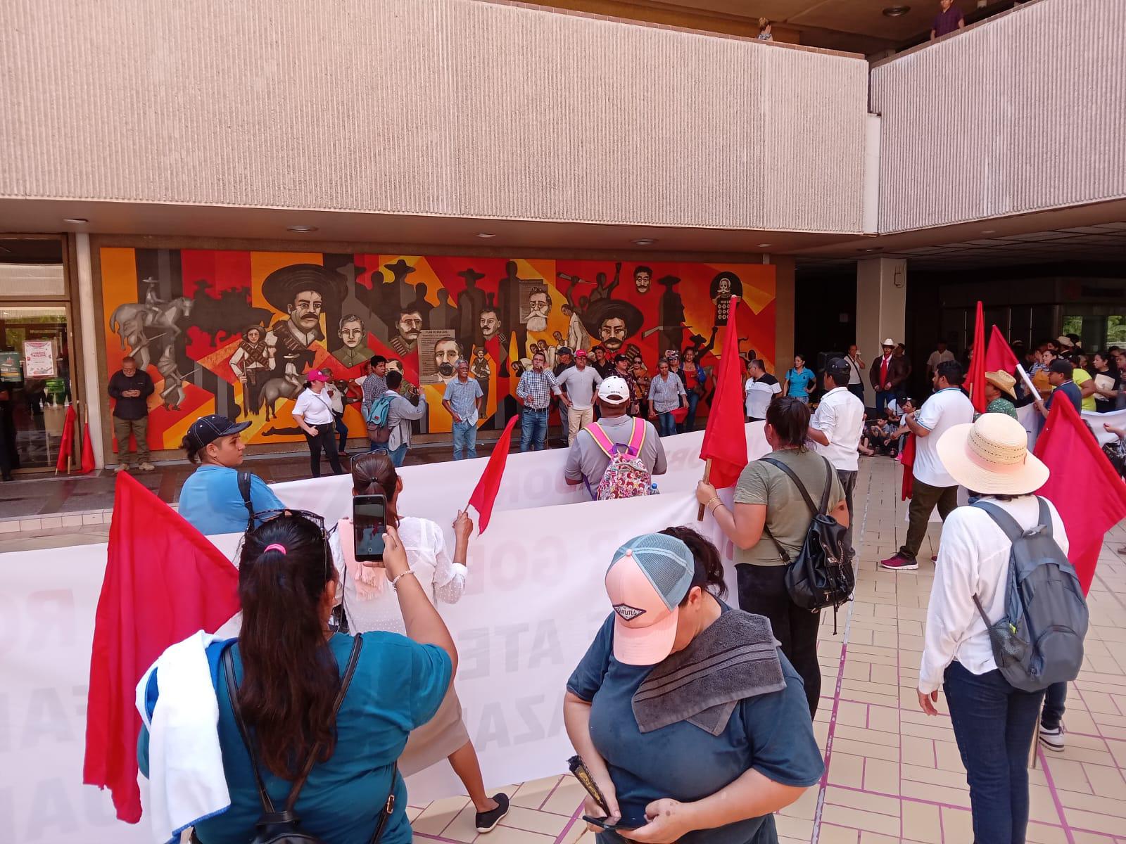 $!Movimiento Antorchista protesta en Palacio de Gobierno por tema de vivienda