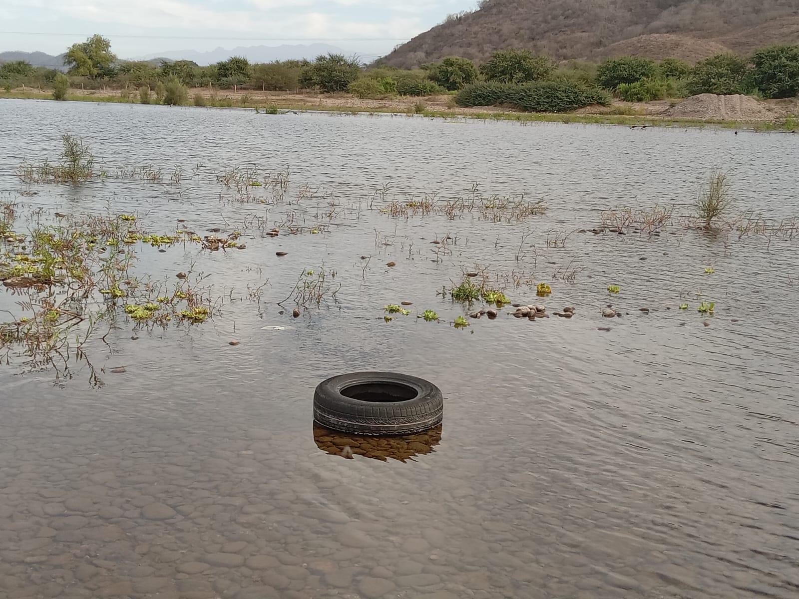 $!Proliferan tiraderos de basura y escombro en el margen del Río Baluarte