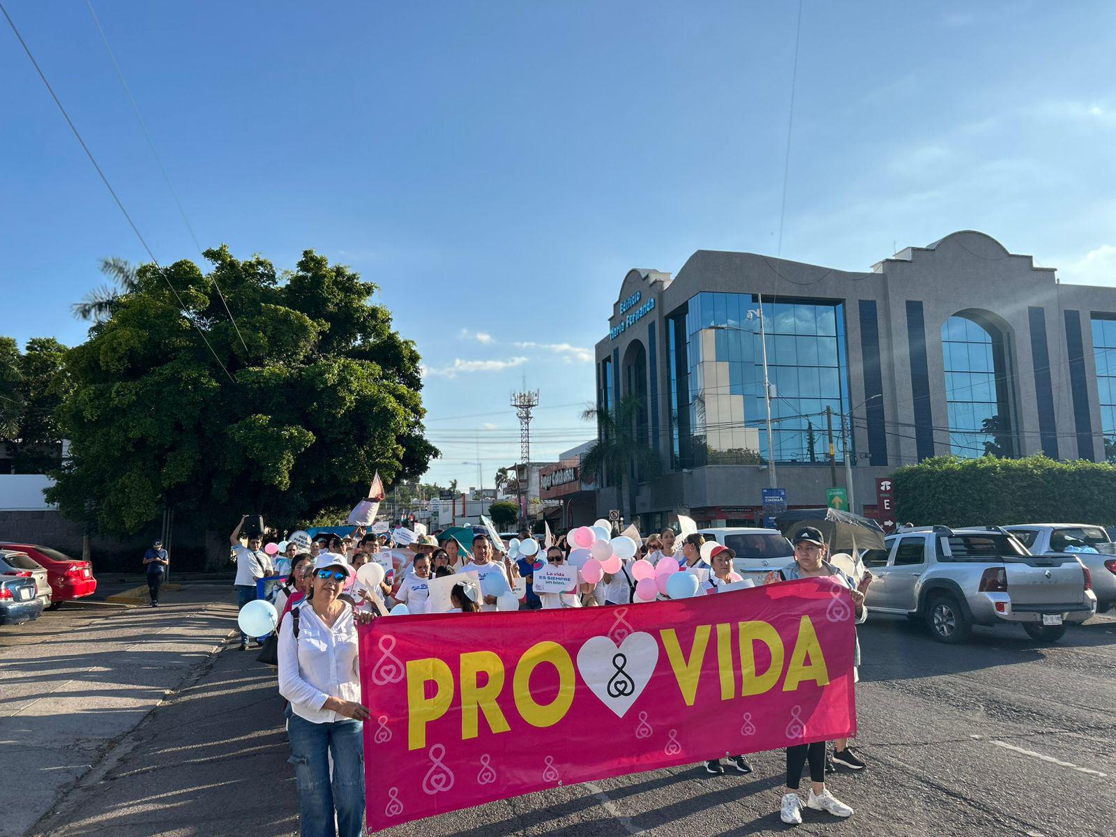 $!Marchan en Culiacán en defensa de los no nacidos