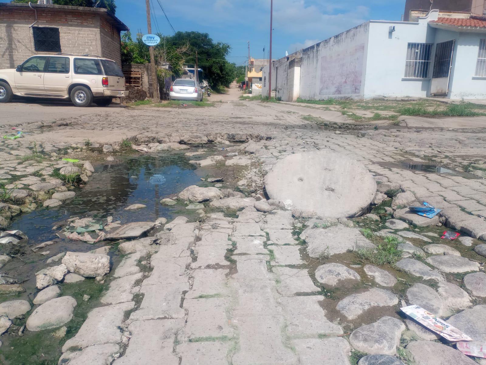$!Urge resuelvan problema de aguas negras en calle de Escuinapa
