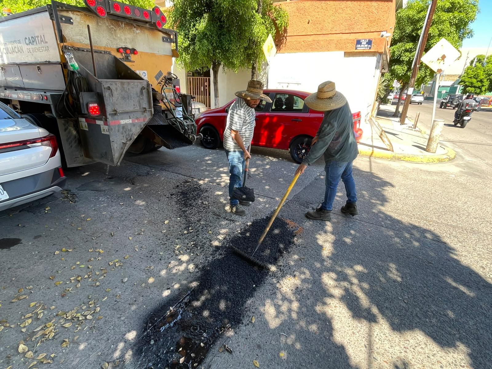 $!Ayuntamiento refuerza bacheo en vialidades de Culiacán