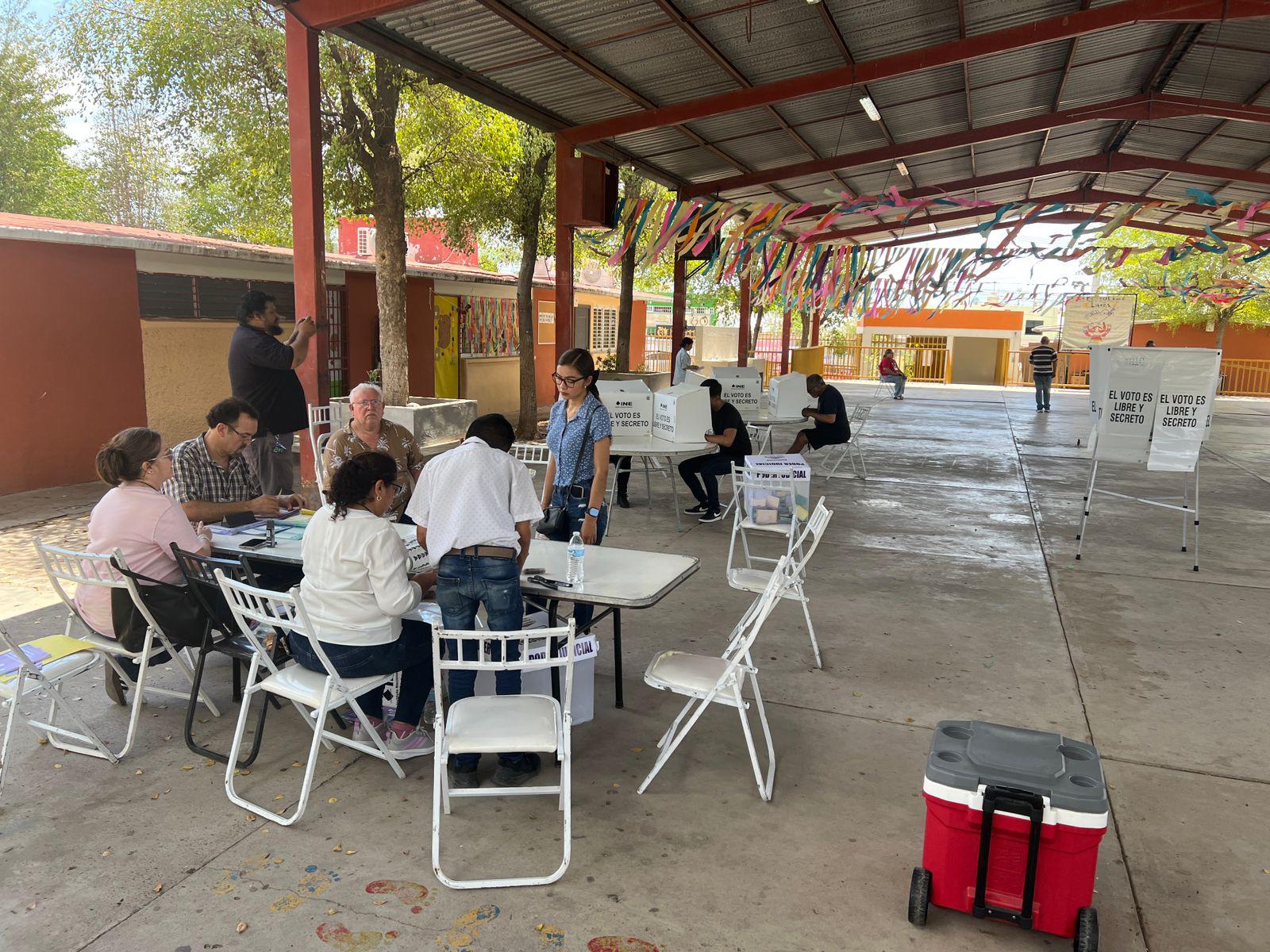 $!Votantes en Culiacán tardan hasta 20 minutos para culminar el llenado de sus boletas