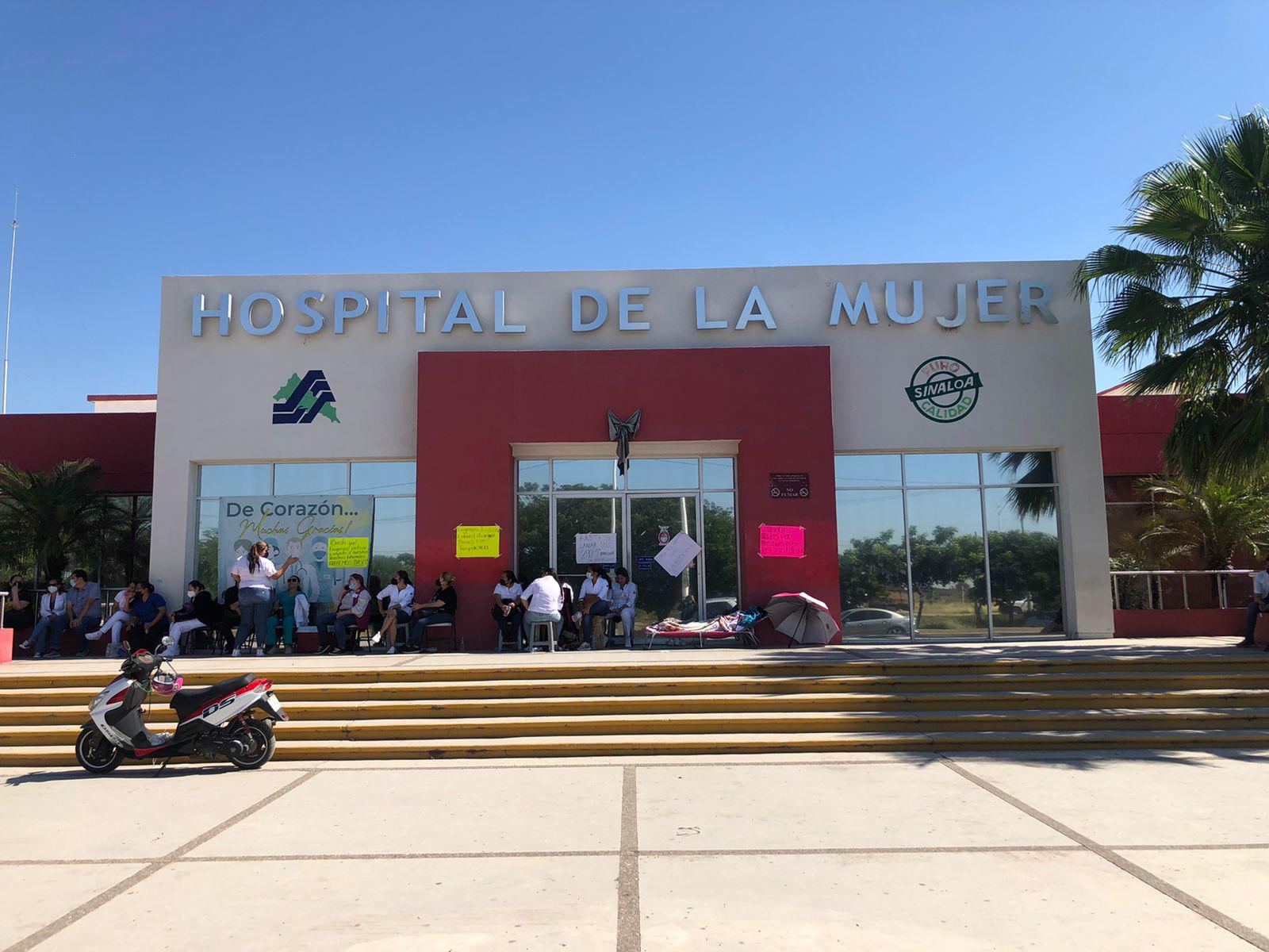 $!Trabajadores continúan bloqueo en el Hospital de la Mujer en Culiacán, en exigencia de bases sindicales
