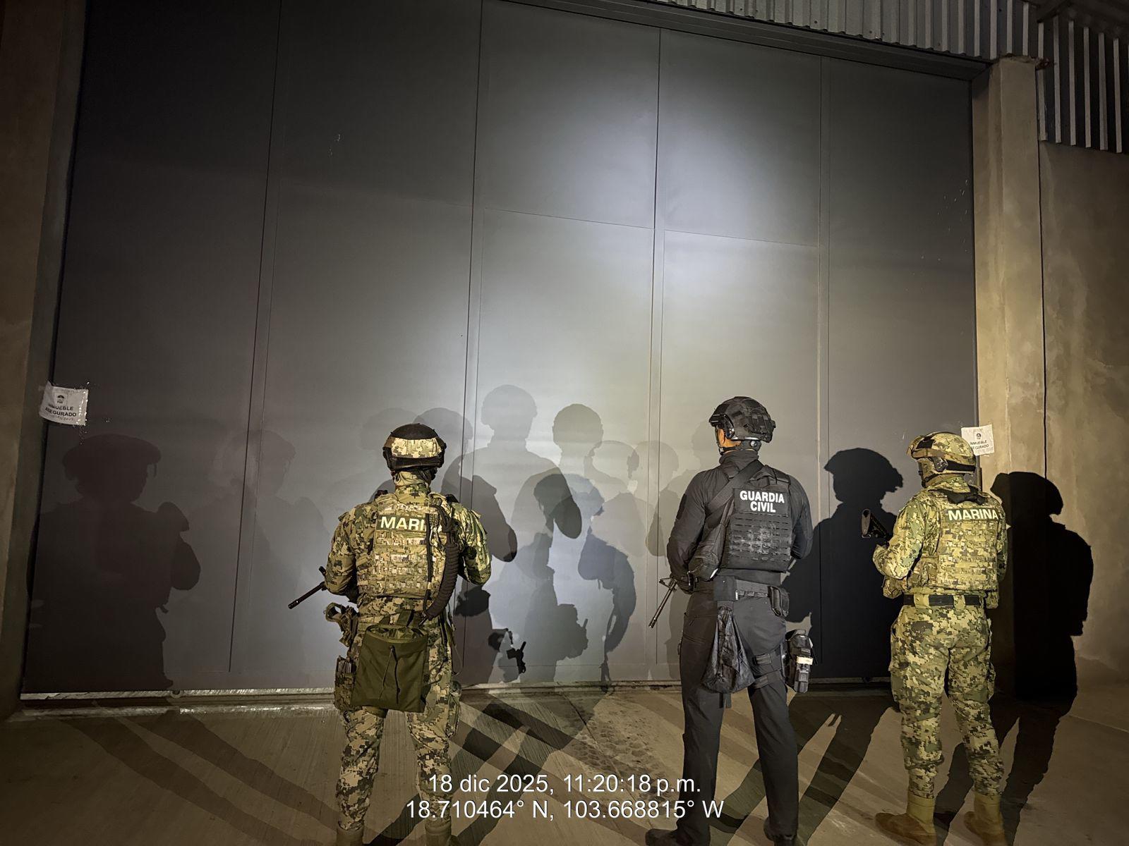 $!Aseguran vehículos ‘monstruo’ y armamento en operativo en Michoacán