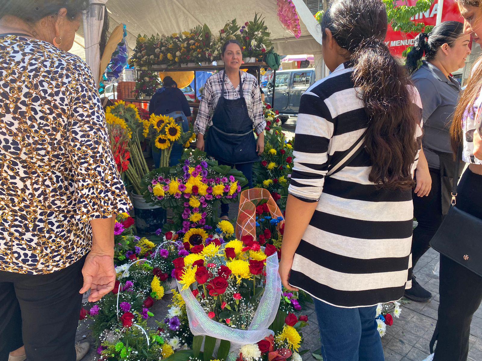 $!Este Día de Muertos, el Centro de Culiacán luce solo; comerciantes reportan ventas bajas