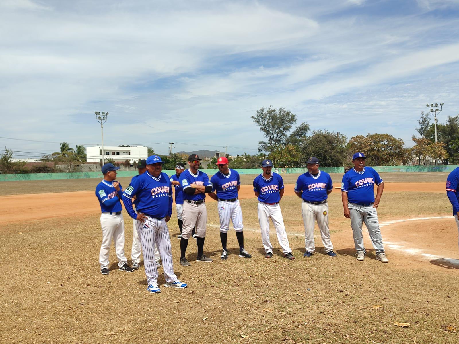 $!Dan banderazo en la Liga de Beisbol 40 y Más en el Club Deportivo Muralla