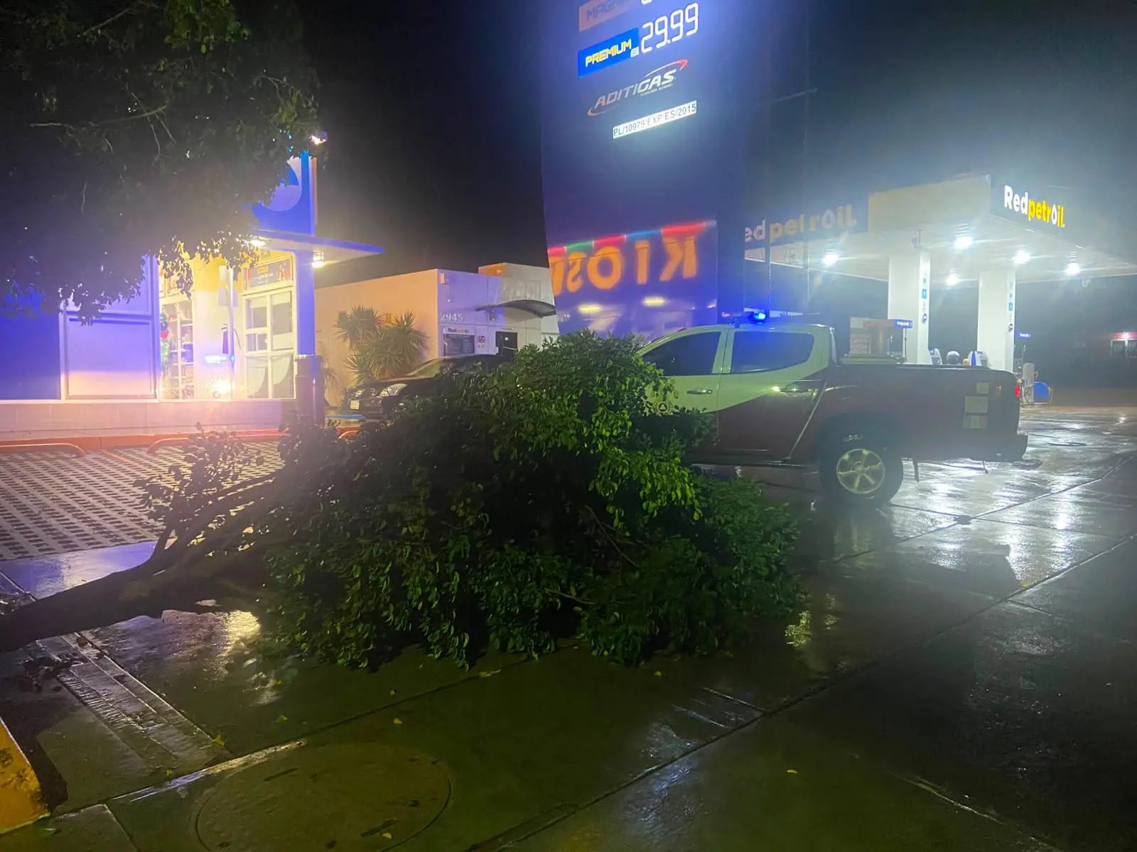 $!Reportan 70 viviendas inundadas en Bicentenario y más de 260 personas afectadas tras lluvias en Culiacán