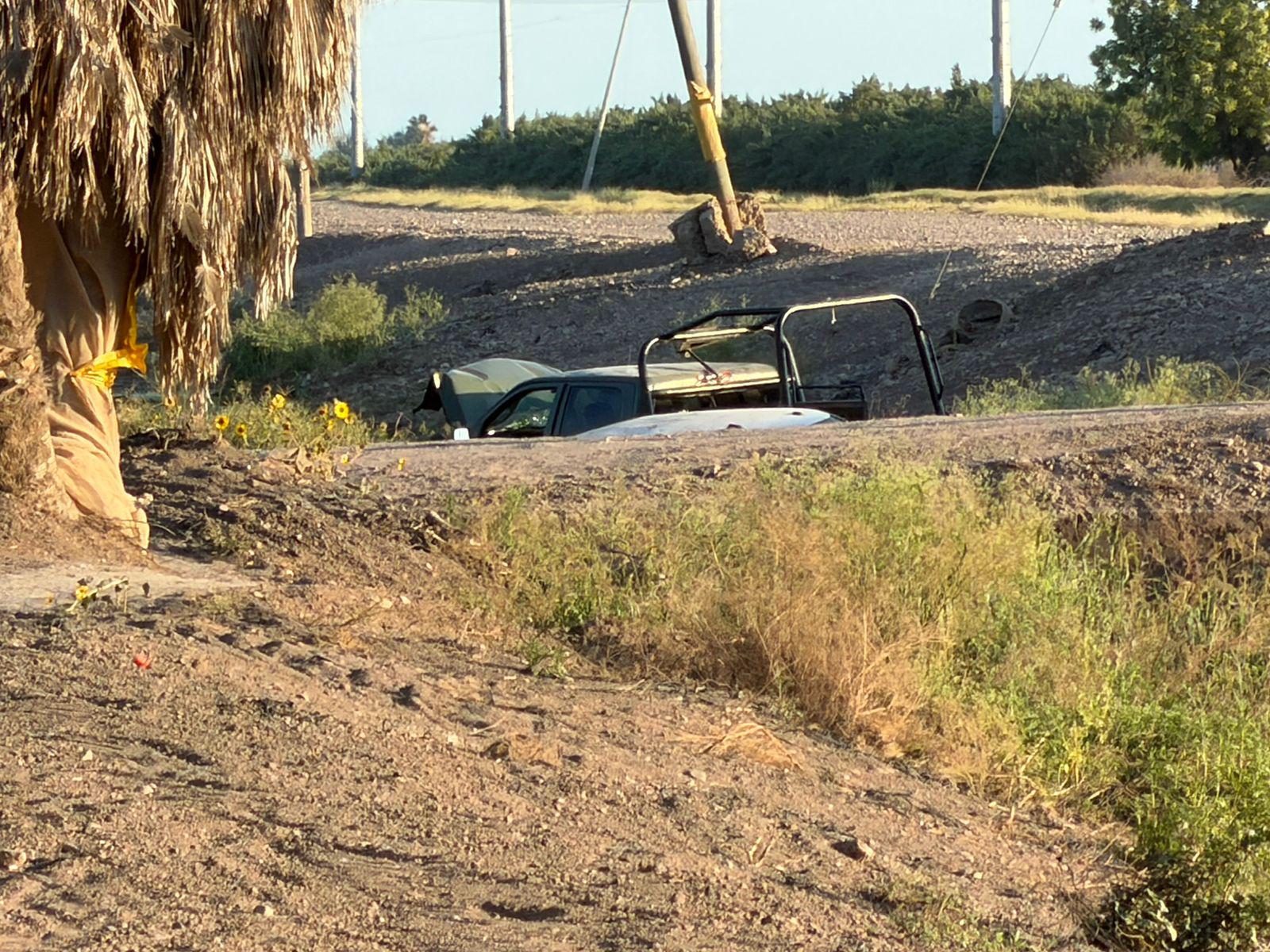 $!Caen dos vehículos a canal tras persecución de Guardia Nacional y civiles en Villa Juárez, Navolato