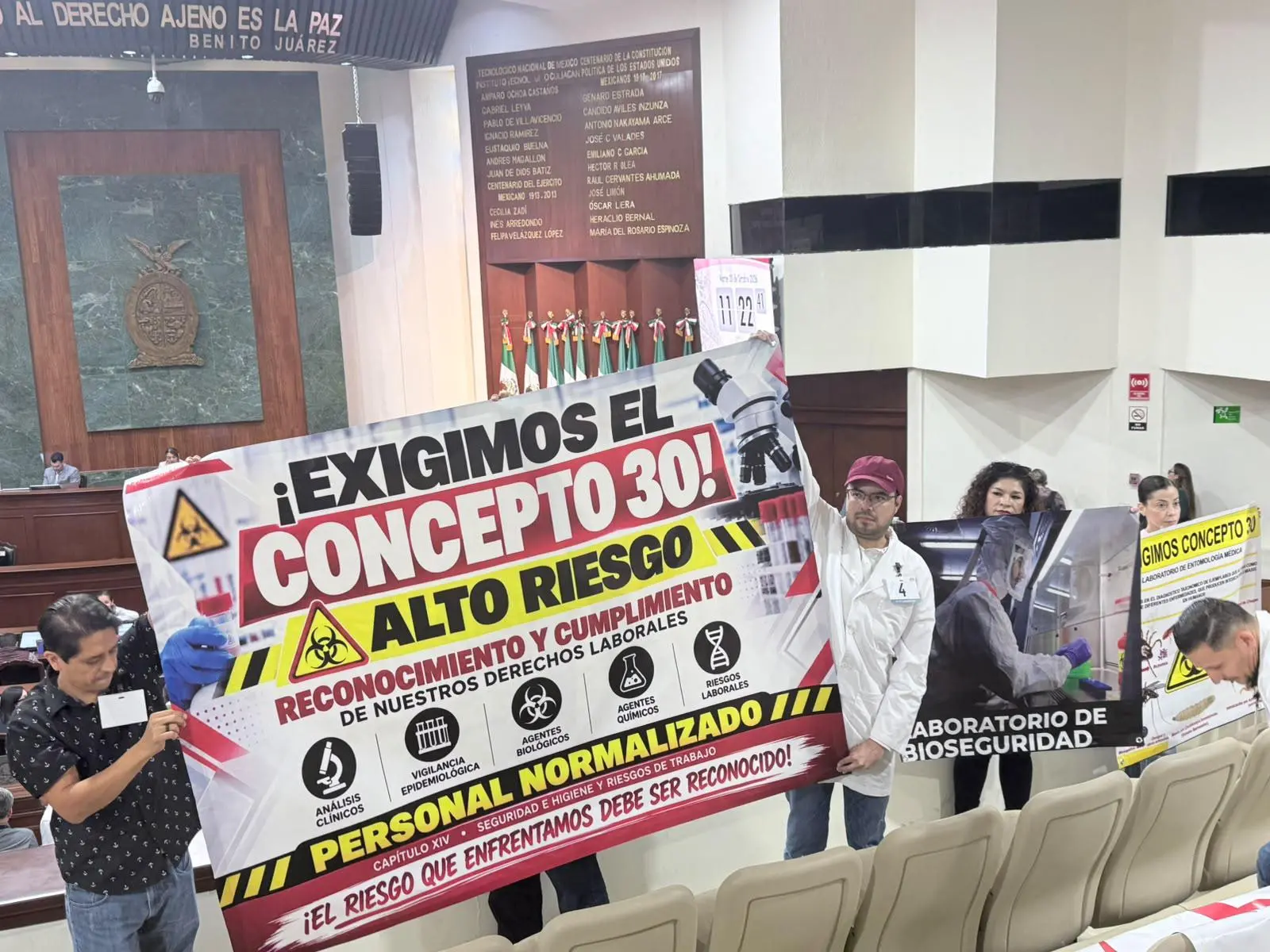 $!Trabajadores de Salud exigen pago de prestación por laborar en áreas de riesgo