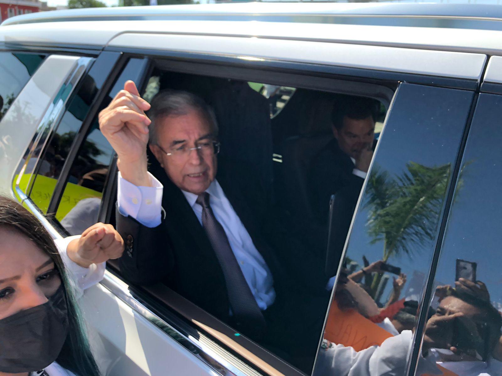 $!Rocha Moya llega al Congreso del Estado rendir protesta como Gobernador