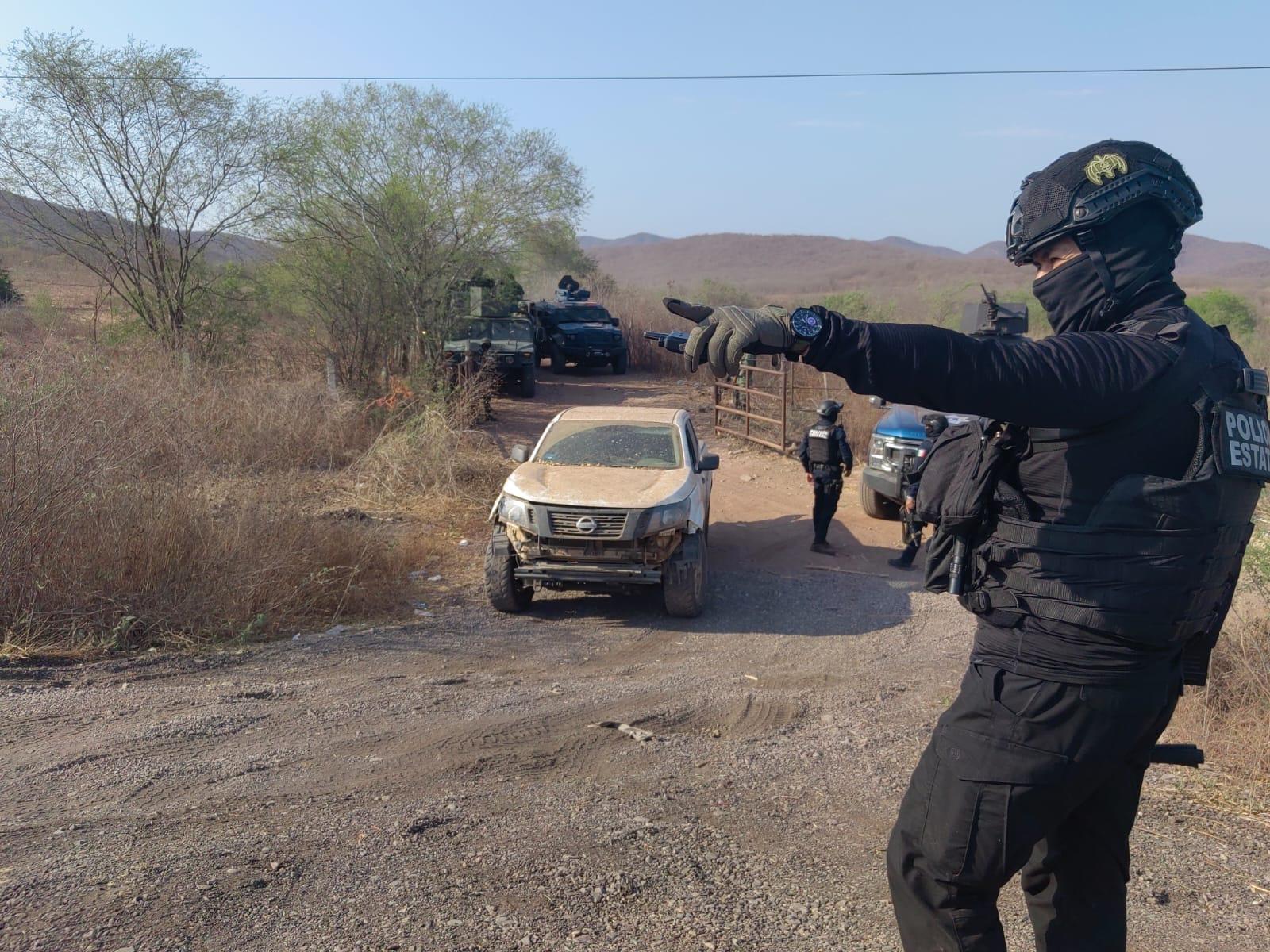 $!Aseguran 5 vehículos y precursores químicos en Culiacán