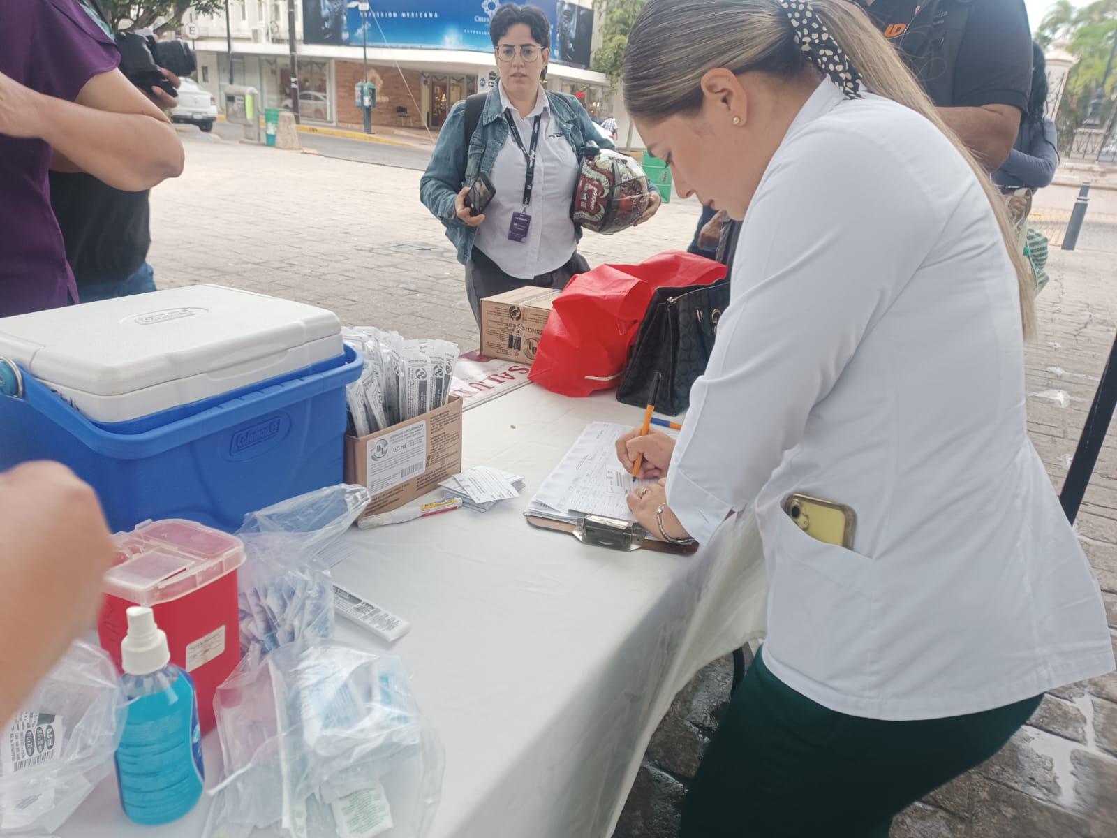 $!Avanza campaña de vacunación contra influenza, Covid y neumococo con 17 mil vacunas aplicadas en Mazatlán