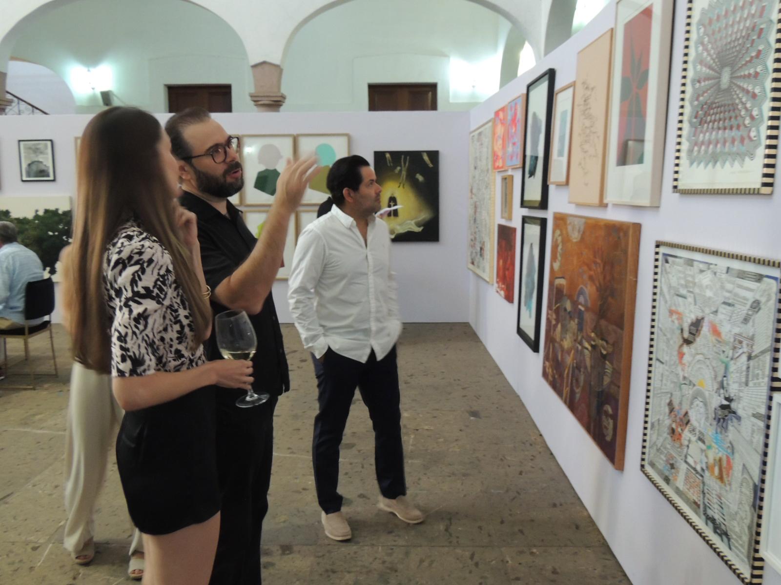 $!Previo a la subasta, los asistentes tuvieron la oportunidad de admirar las piezas de arte.