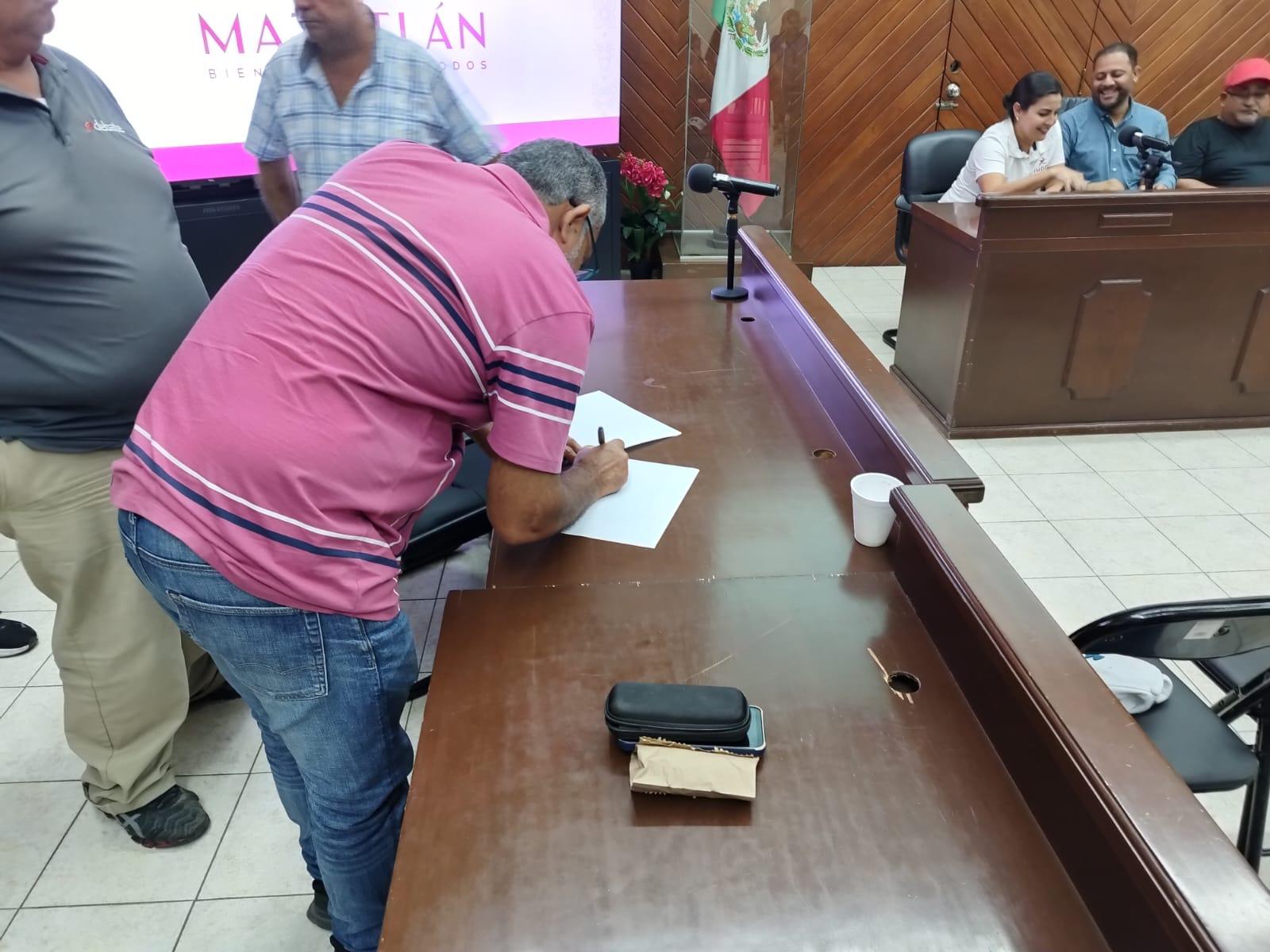 $!Proponen nombrar campo de futbol en Mazatlán en honor al profesor Cesáreo Álvarez González