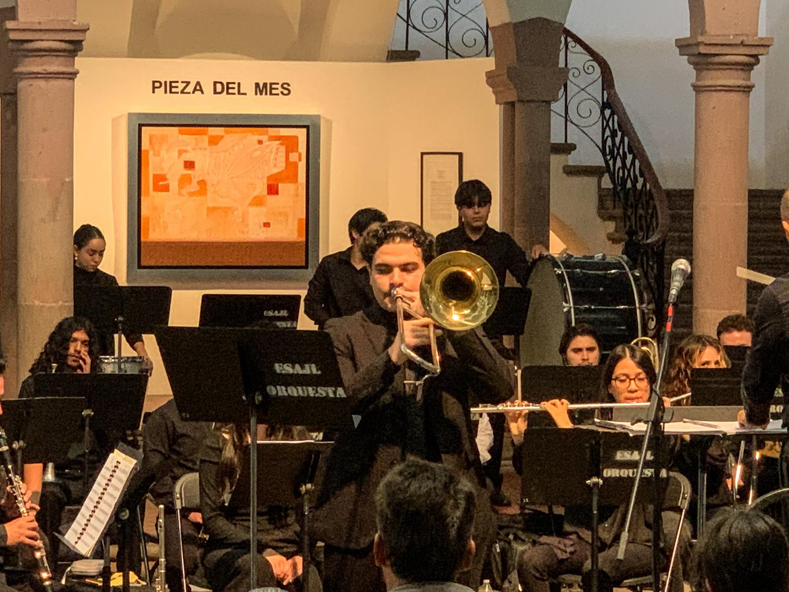 $!Los músicos interpretaron un programa con espíritu hispano.