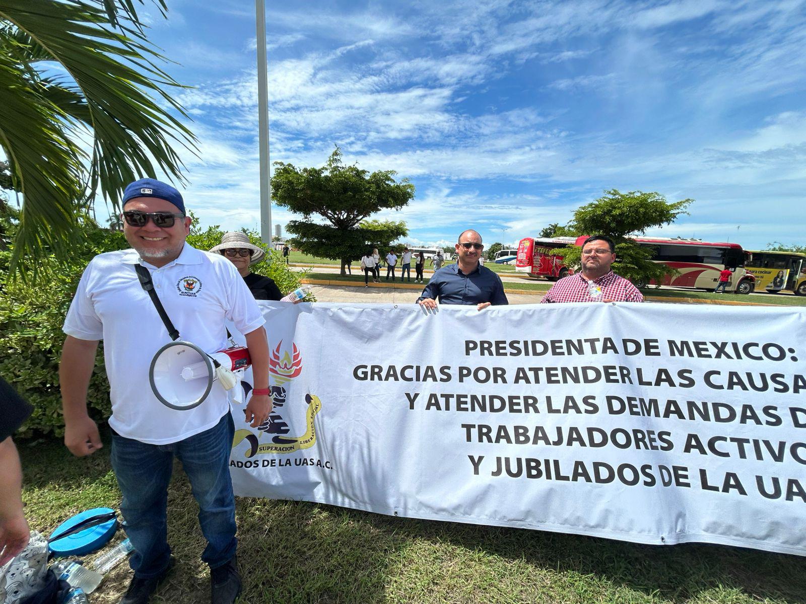 $!Docentes jubilados protestan nuevamente en Mazatlán contra la ‘reingeniería’ en la UAS