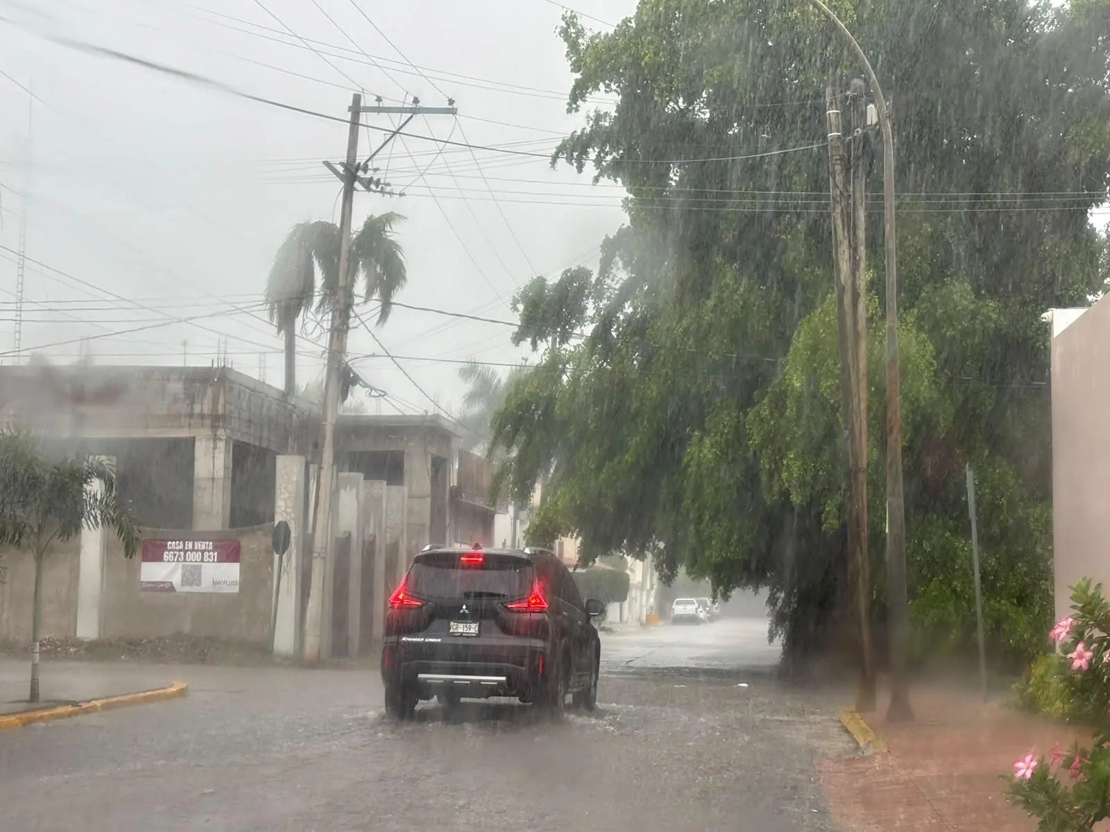 $!Cae lluvia sobre Culiacán este sábado