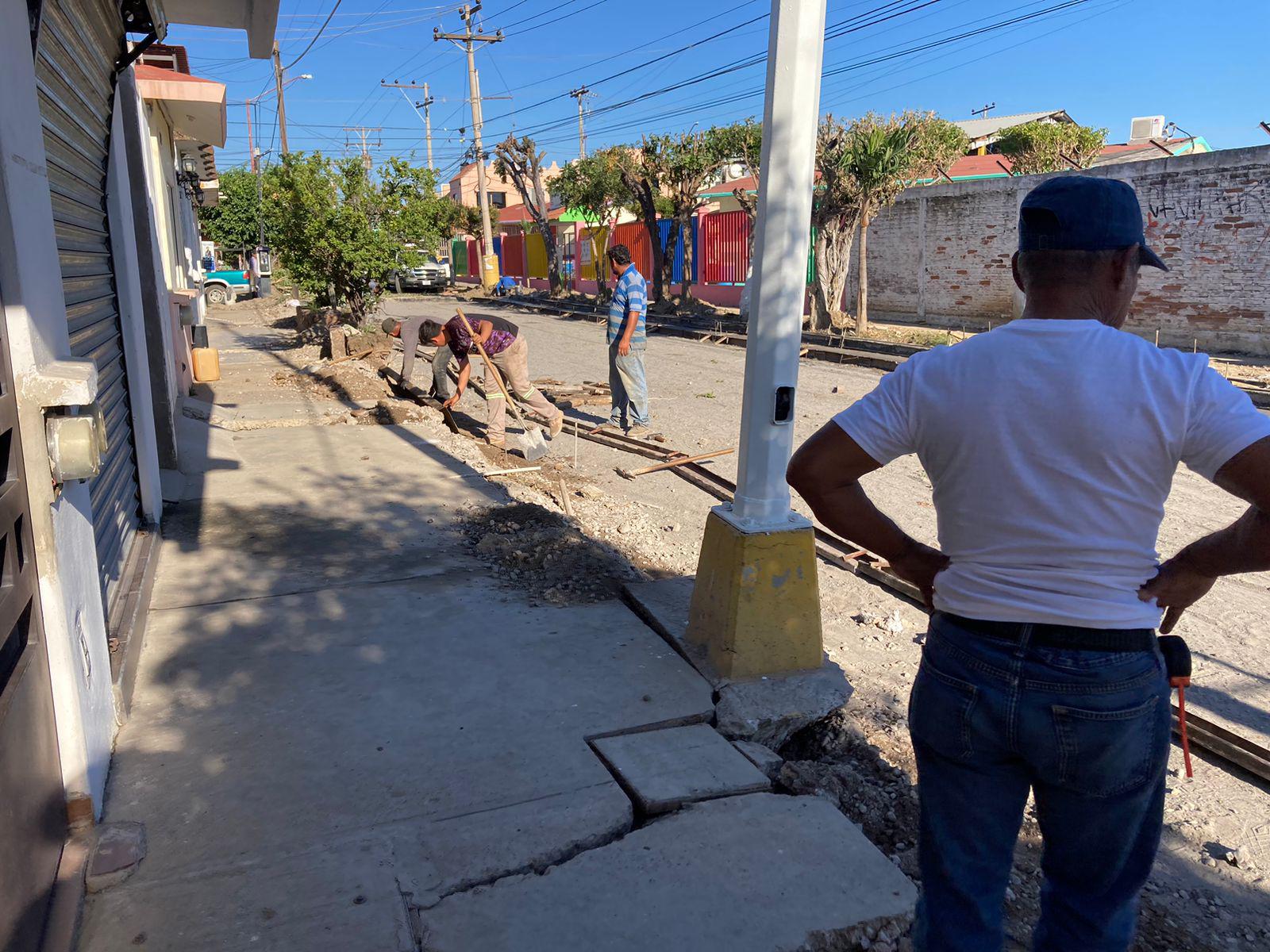 $!Realizan obra hidrosanitaria y de pavimentación en calle del Infonavit Jabalíes