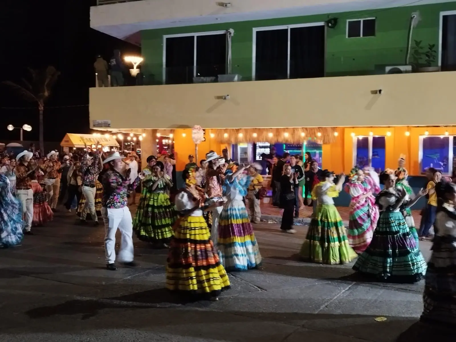$!Cierran con fiesta y tradición el último desfile del Carnaval de Mazatlán 2026