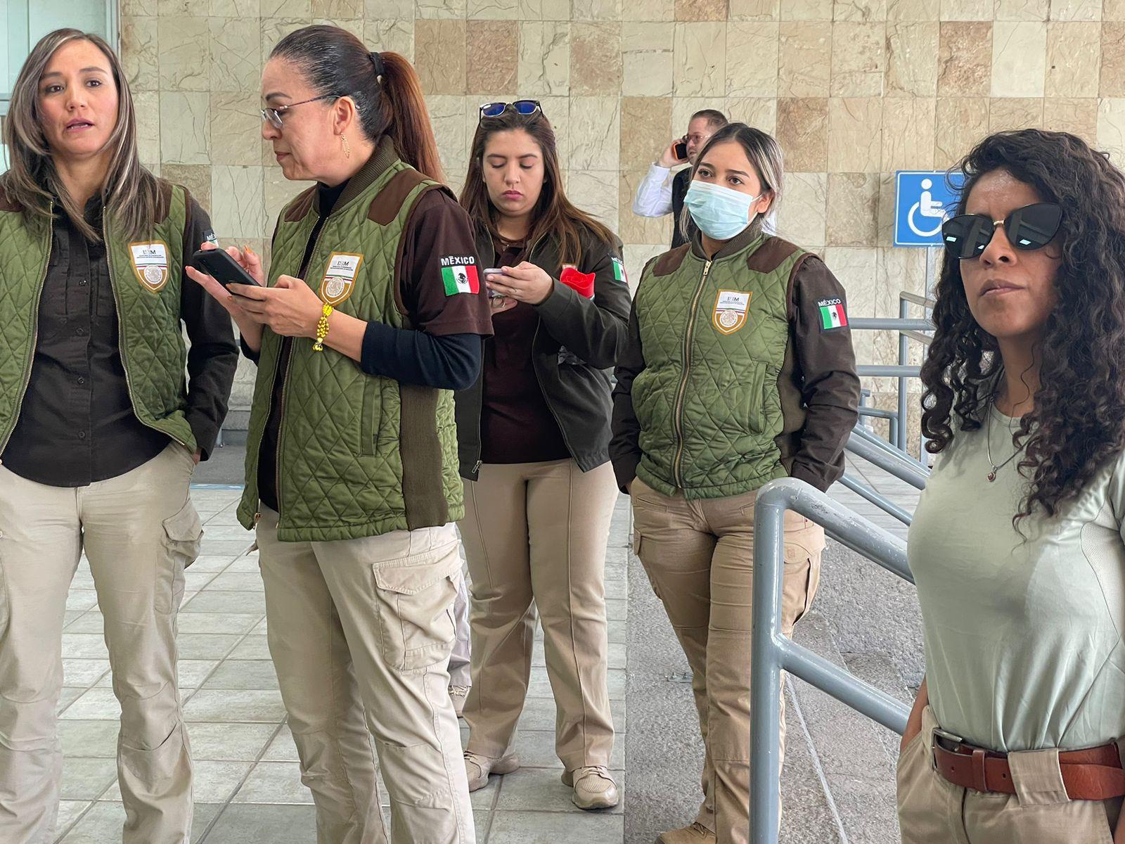 $!Agentes de Migración protestan por detenciones de compañeros