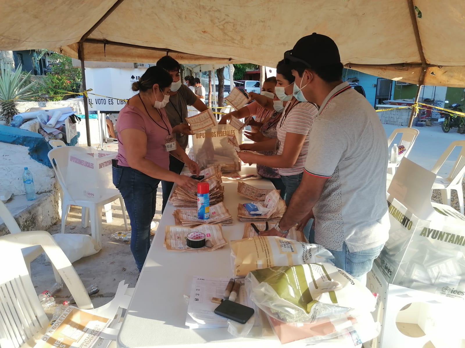 $!La gente salió a votar en Rosario: Soto Lizárraga