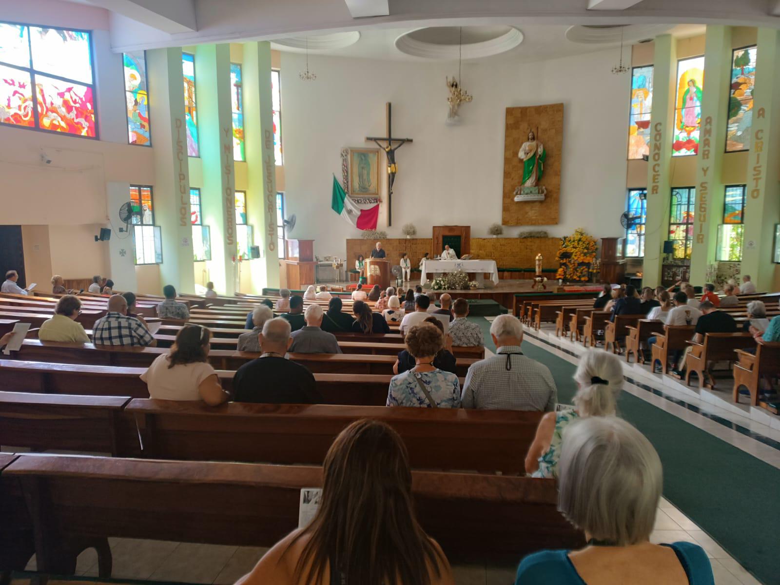 $!Parroquia de San Judas celebra misa de Resurrección con la comunidad mazatleca y extranjera