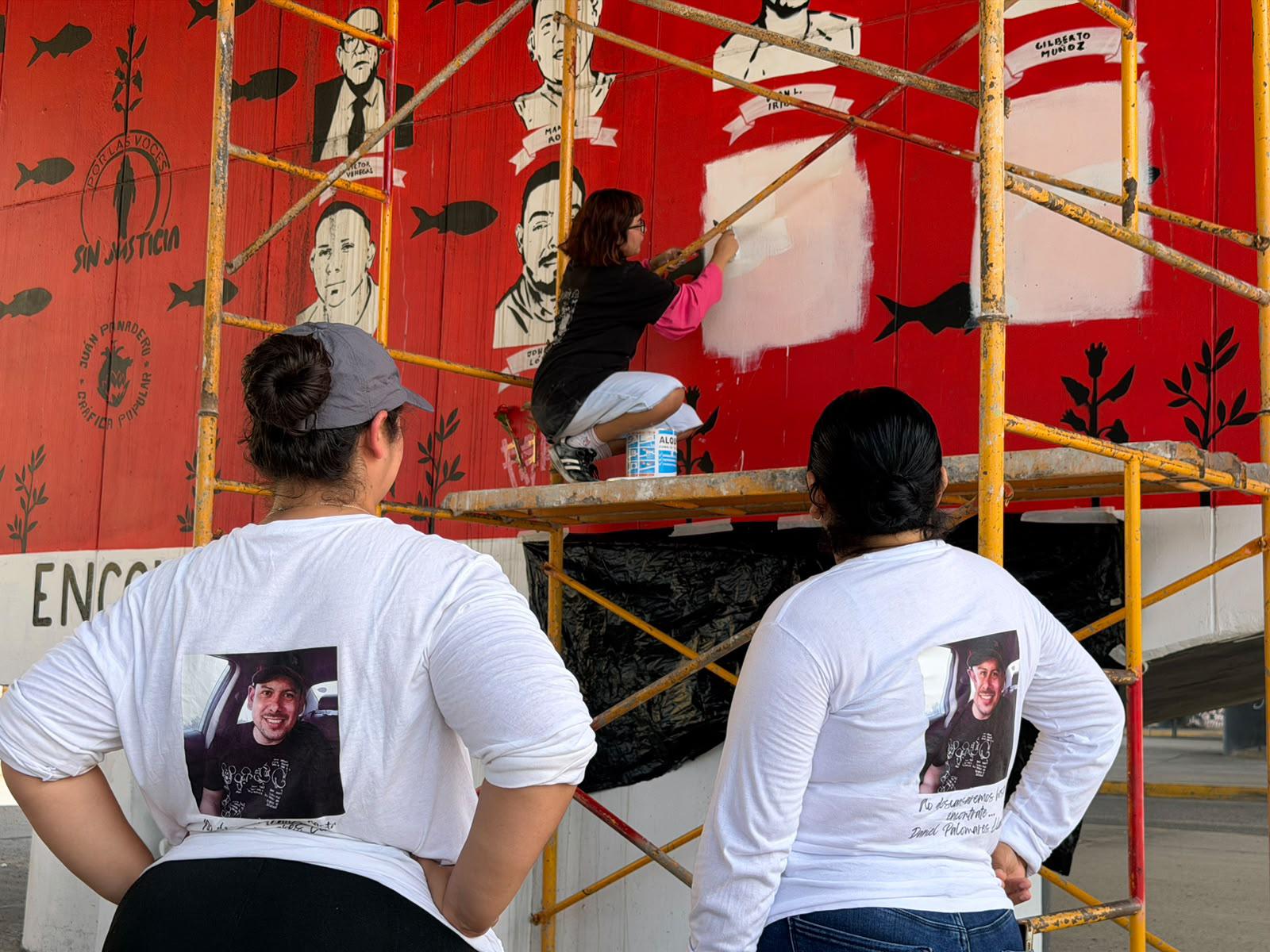 $!Suman 4 rostros más a mural de personas desaparecidas en Mazatlán
