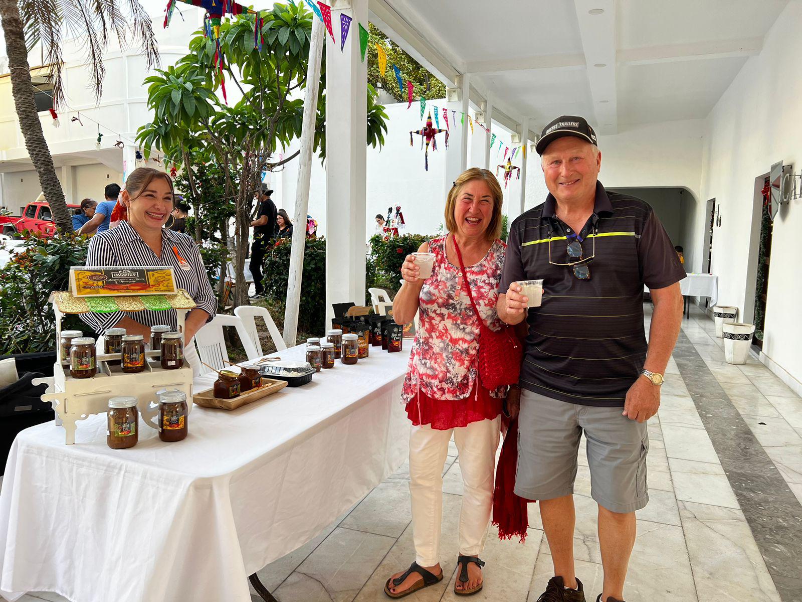 $!Suena la marimba y ofrecen artesanías sinaloenses en el Artwalk